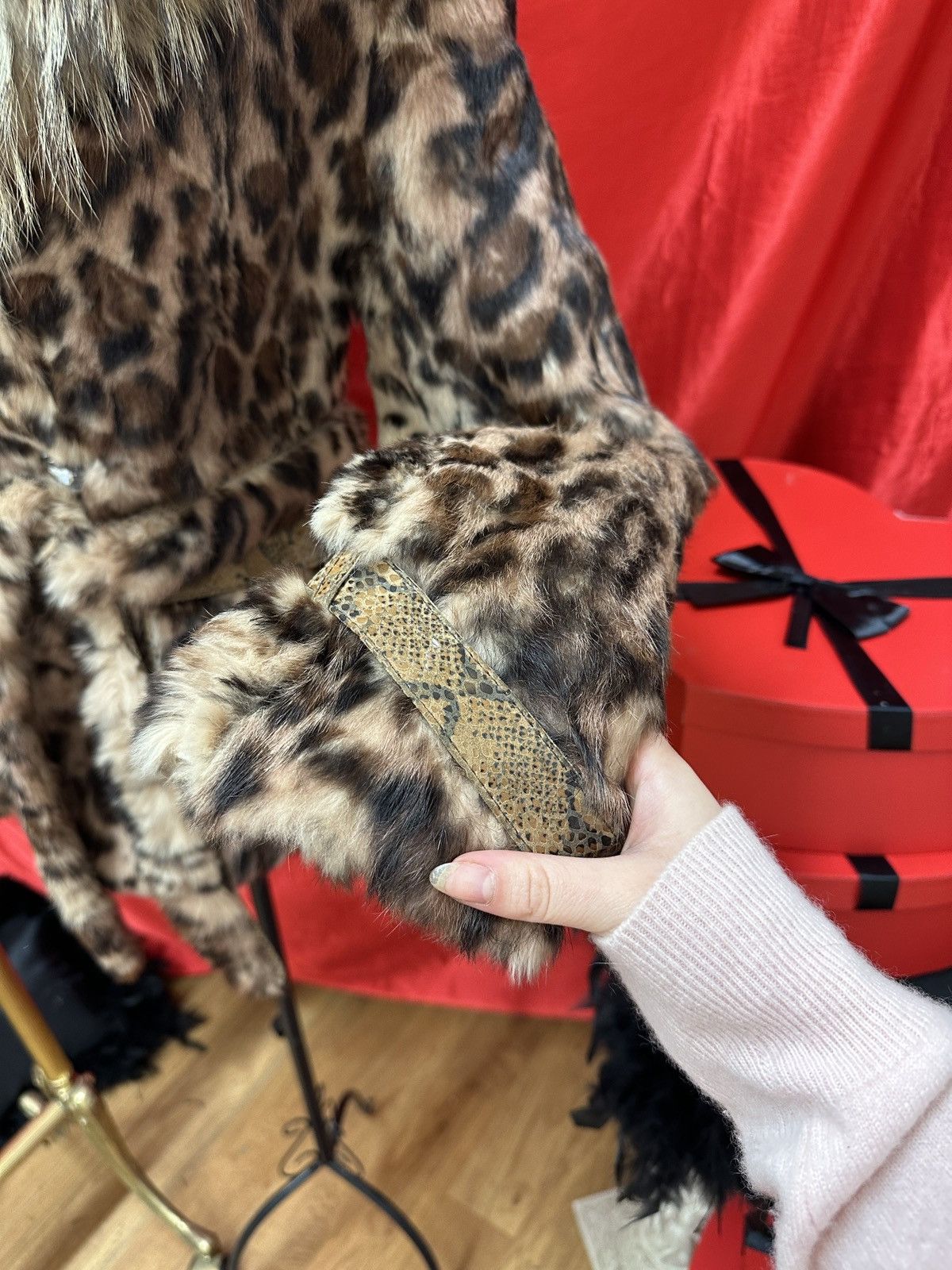 Vintage Vintage brown leopard rabbit and fox fur Size S / US 4 / IT 40 - 4 Thumbnail