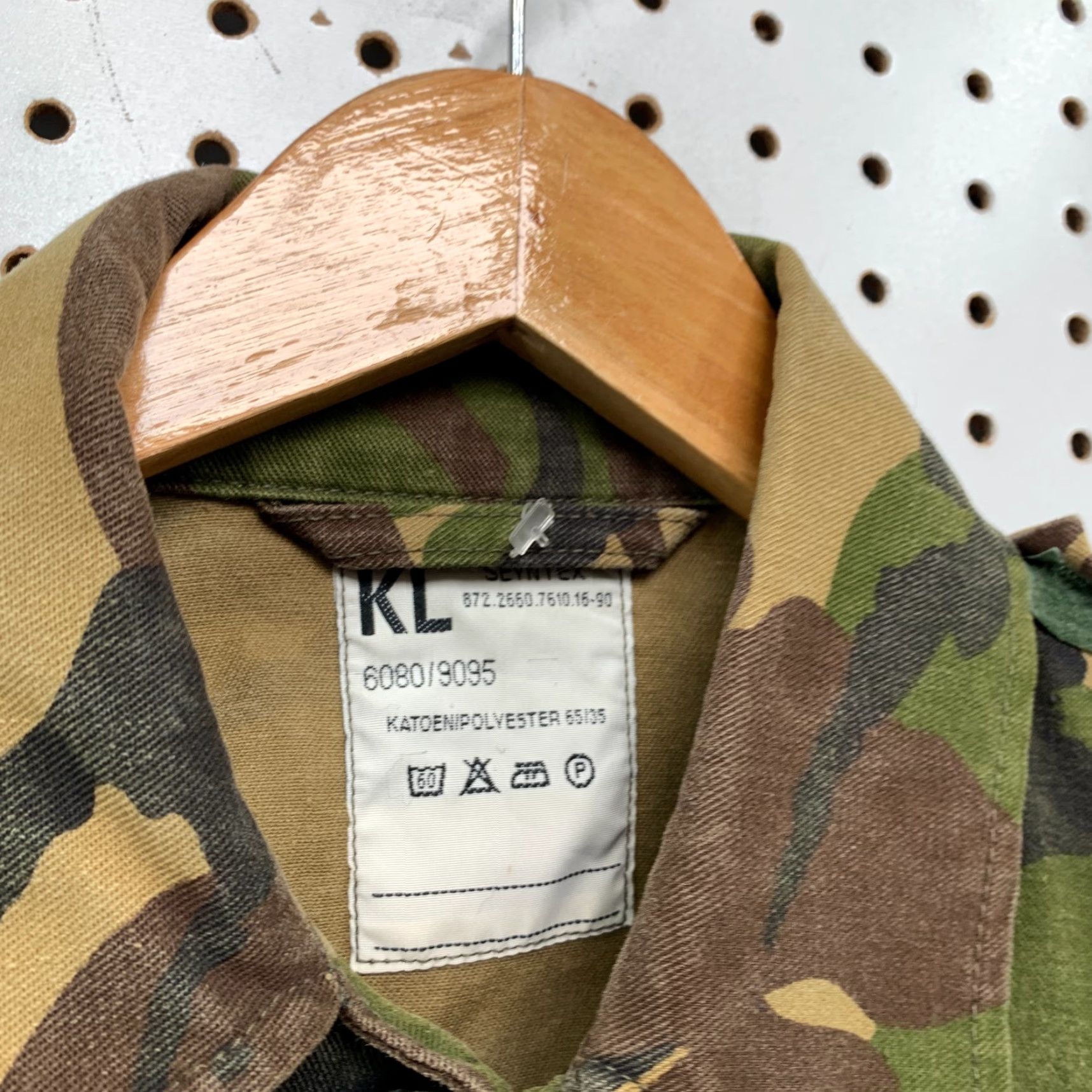 Vintage VINTAGE Army Military Jacket Adults Large Green Camouflage Canvas 21x29 Outdoors Camouflage Clothing Size US L / EU 52-54 / 3 - 3 Thumbnail