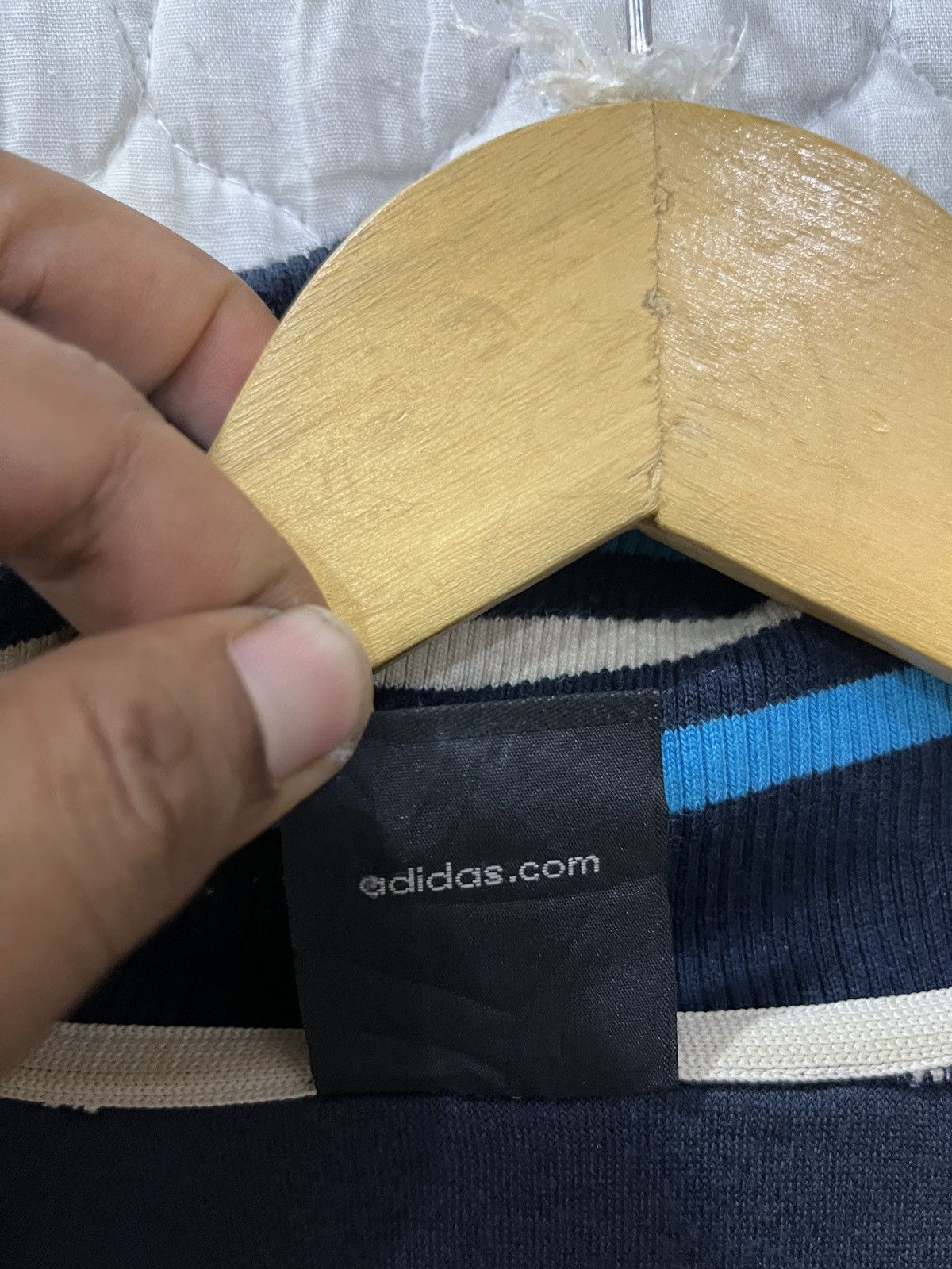 Adidas (Zzzz)🔥🔥STEALS ADIDAS THREE STRIPE SWEATER Size US M / EU 48-50 / 2 - 9 Thumbnail