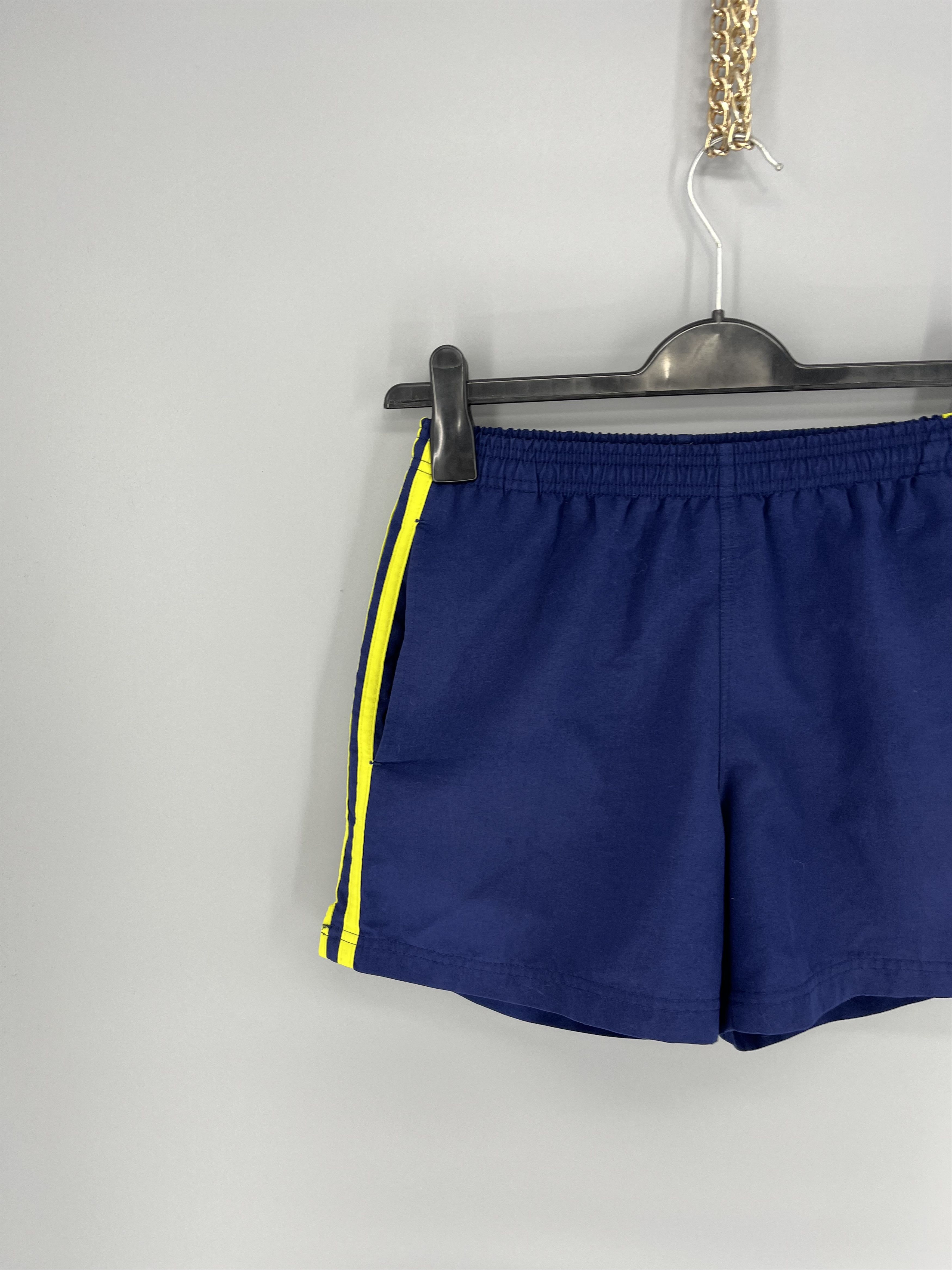 Adidas Vintage Y2K Adidas mini logo shorts streetwear Style Size US 26 / EU 42 - 4 Thumbnail