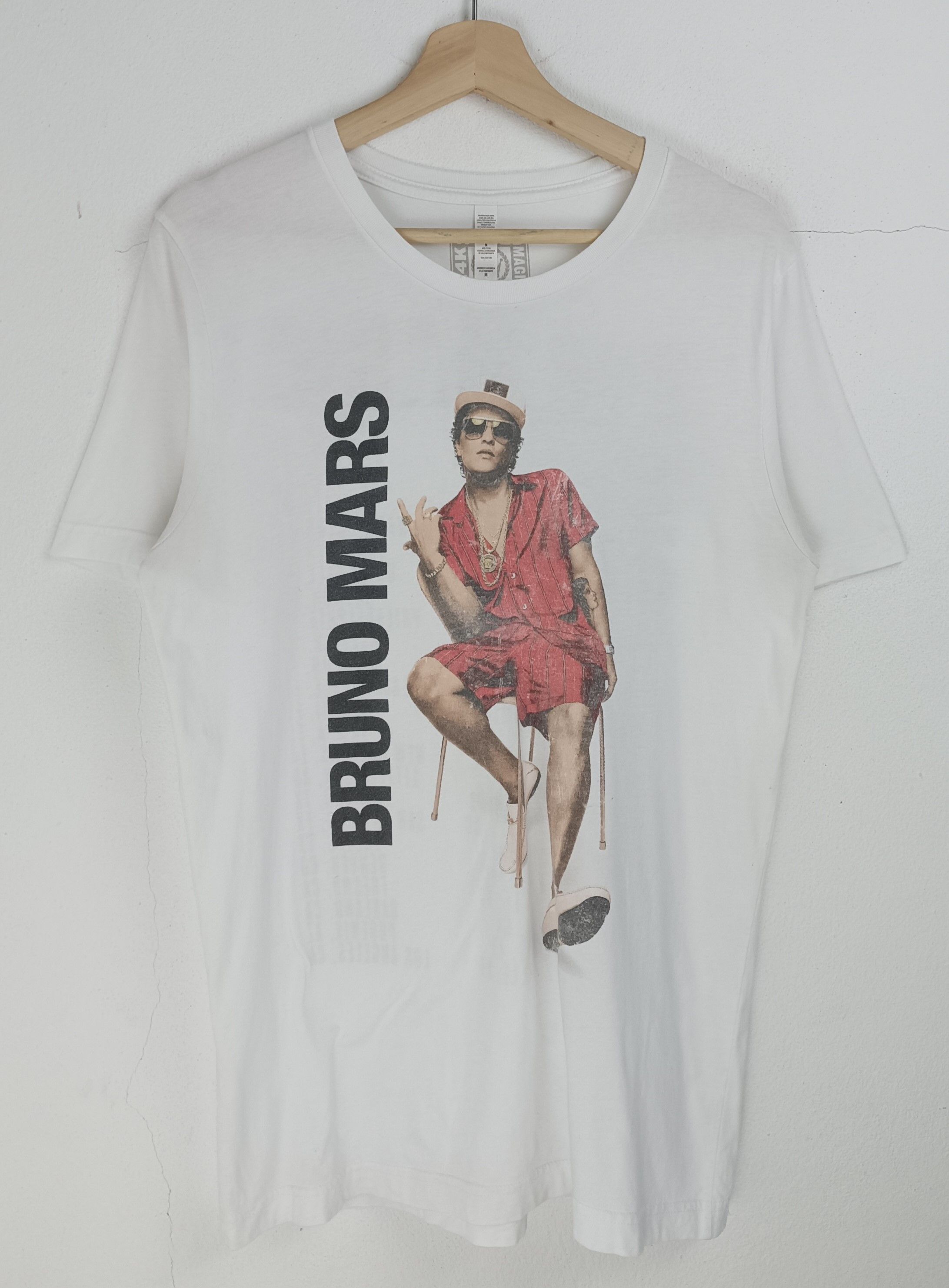Rap Tees VINTAGE BRUNO MARS 2017 MAGIC TOUR TEE weeknd gaga drake Size US M / EU 48-50 / 2 - 3 Thumbnail