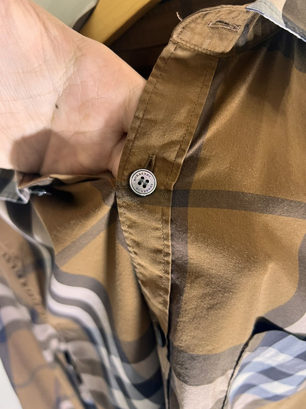 Burberry Burberry London England Shirt Size US L / EU 52-54 / 3 - 6 Thumbnail