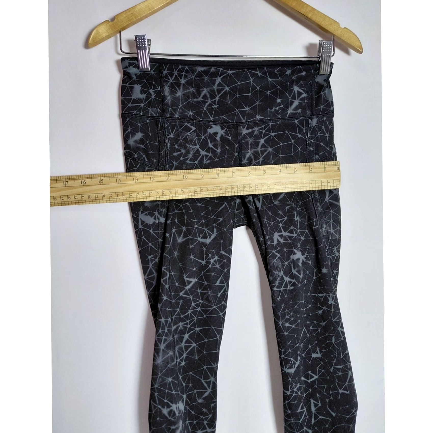 Lululemon Lululemon Leggings Black Patterned Knit Slim Women Size 4 Spotted Athletic Yoga Gym & Training Skiing Size 27" / US 4 / IT 40 - 6 Thumbnail