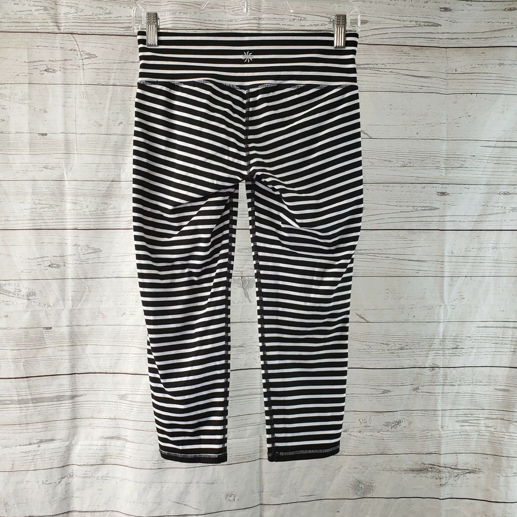 Athleta Athleta Womens Striped Chaturanga Capri Leggings SZ Small Black White Low Rise Capris, Hosiery Activewear Tights Size 28" / US 6 / IT 42 - 2 Thumbnail