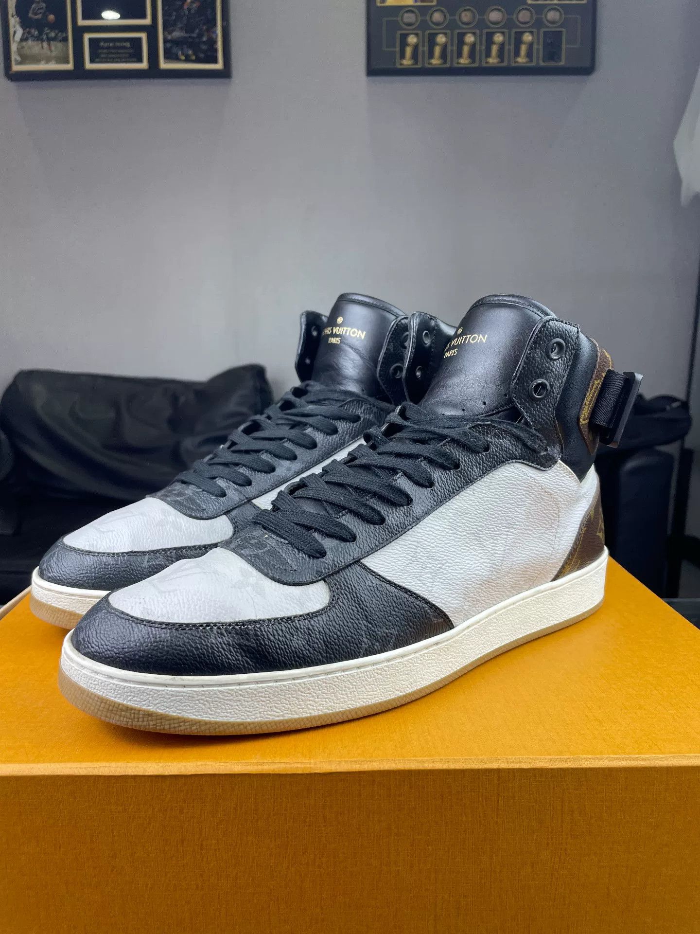 Louis Vuitton Louis Vuitton Hitop Sneakers 9 Men Size US 9 / EU 42 - 1 Thumbnail