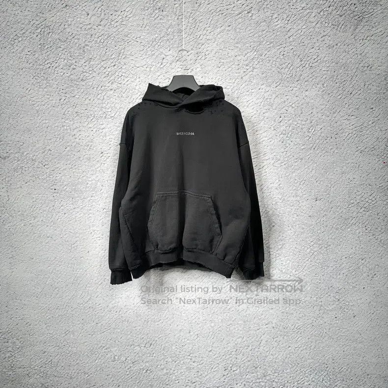 Balenciaga Balenciaga Black distressed front and back crystal logo ho Size US S / EU 44-46 / 1 - 1 Thumbnail