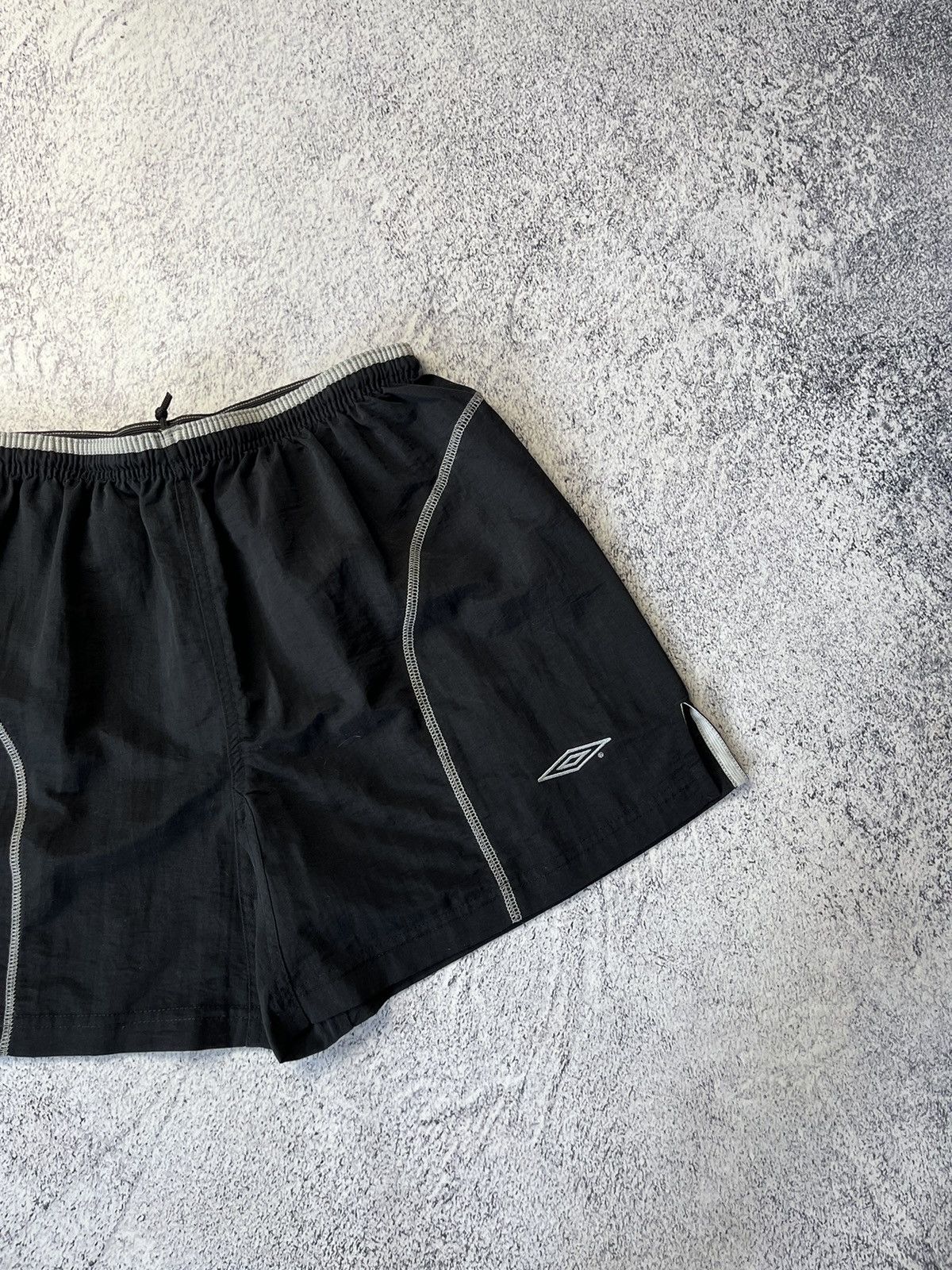 Vintage Vintage Umbro Manchester United Shorts Size M Size US 32 / EU 48 - 3 Thumbnail