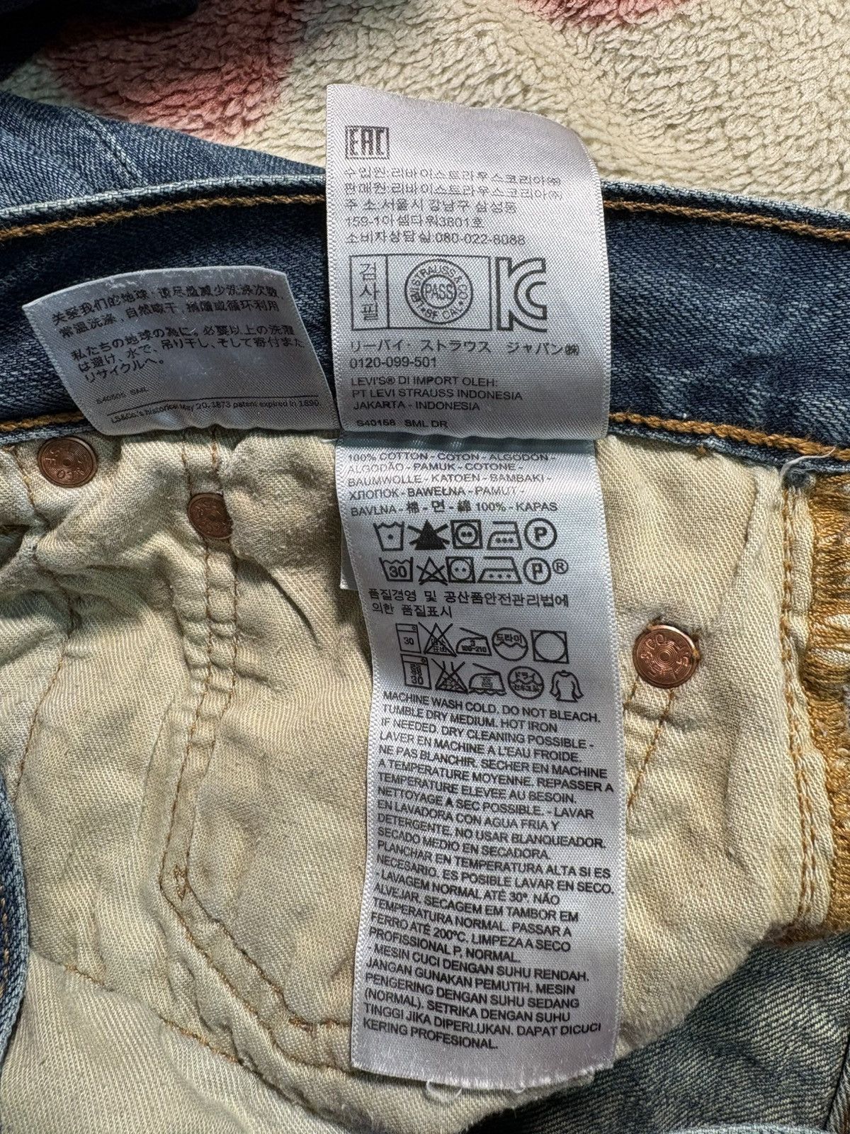 Levi's Vintage Clothing Levi’s 501 Original Fit Jeans Mid Wash Distressed Denim W36 Size US 36 / EU 52 - 11 Thumbnail