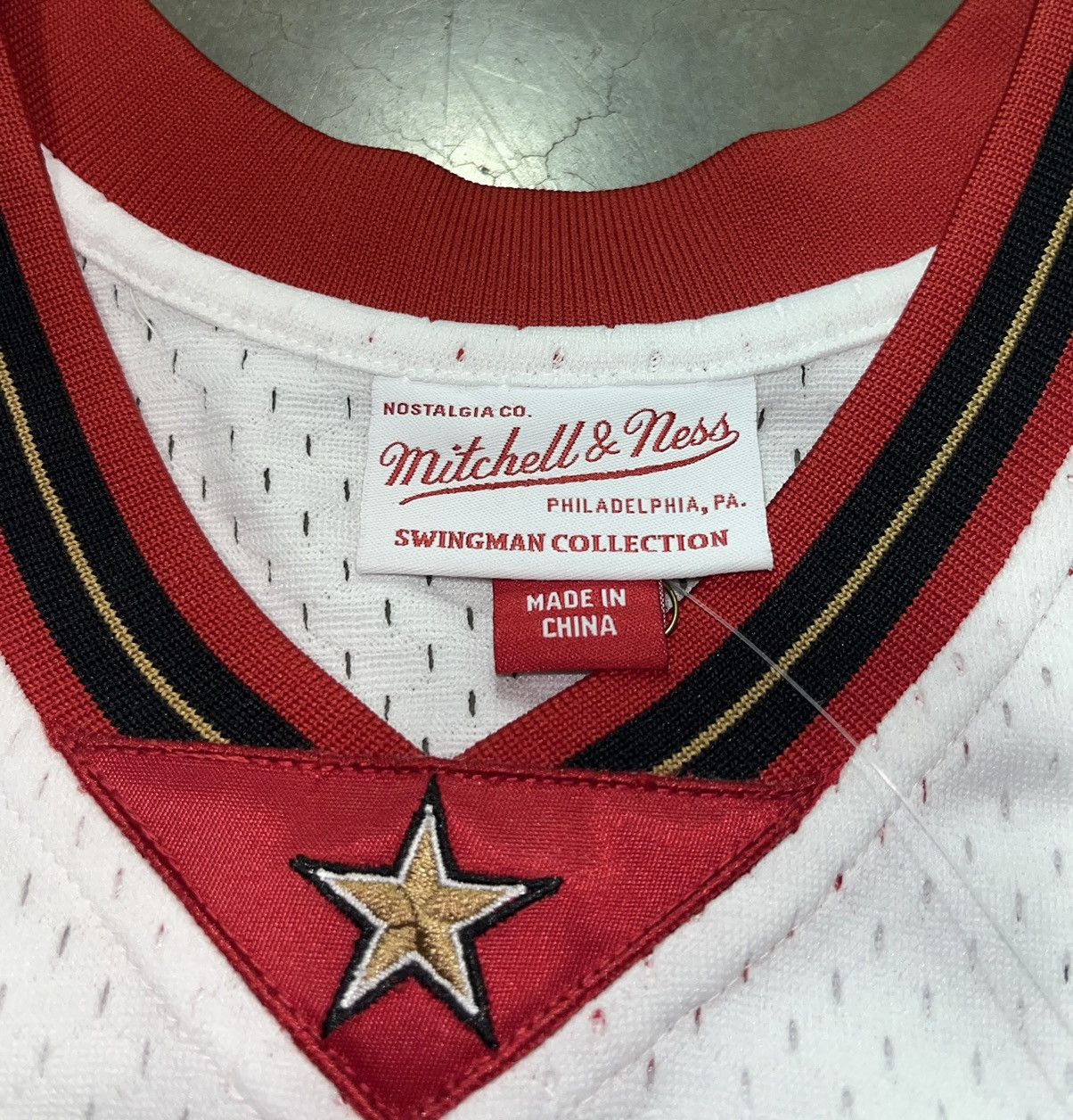 Mitchell & Ness Allen Iverson Mitchell & Ness 76ers 2000-01 White Jersey Size US L / EU 52-54 / 3 - 7 Thumbnail