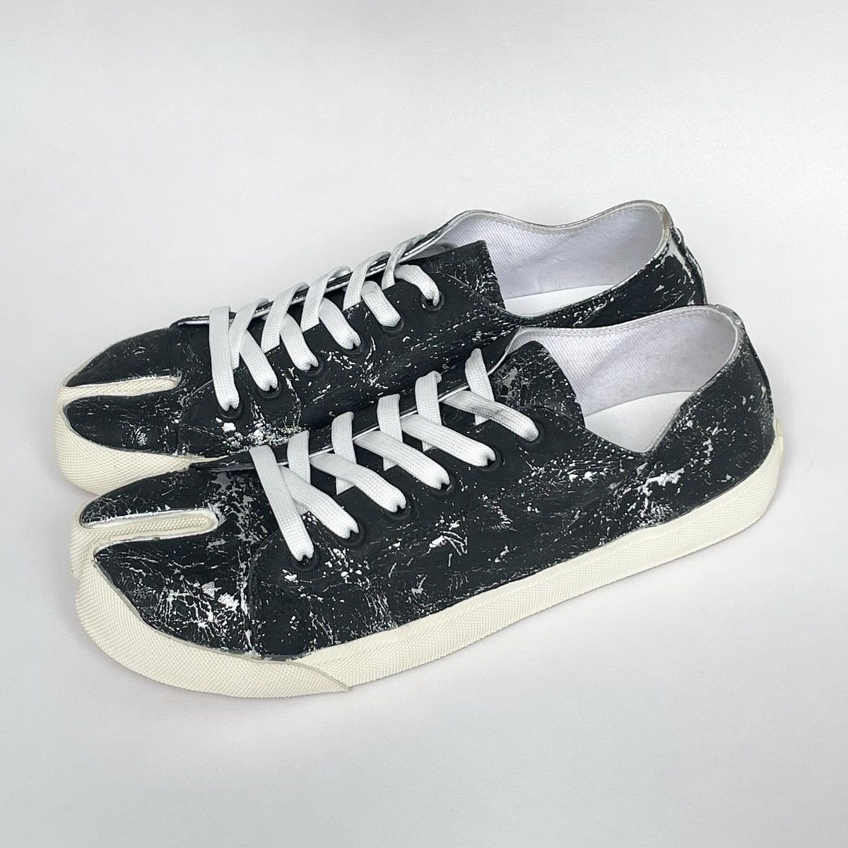 Maison Margiela Painted Leather Tabi Sneakers Size US 10 / EU 43 - 3 Thumbnail