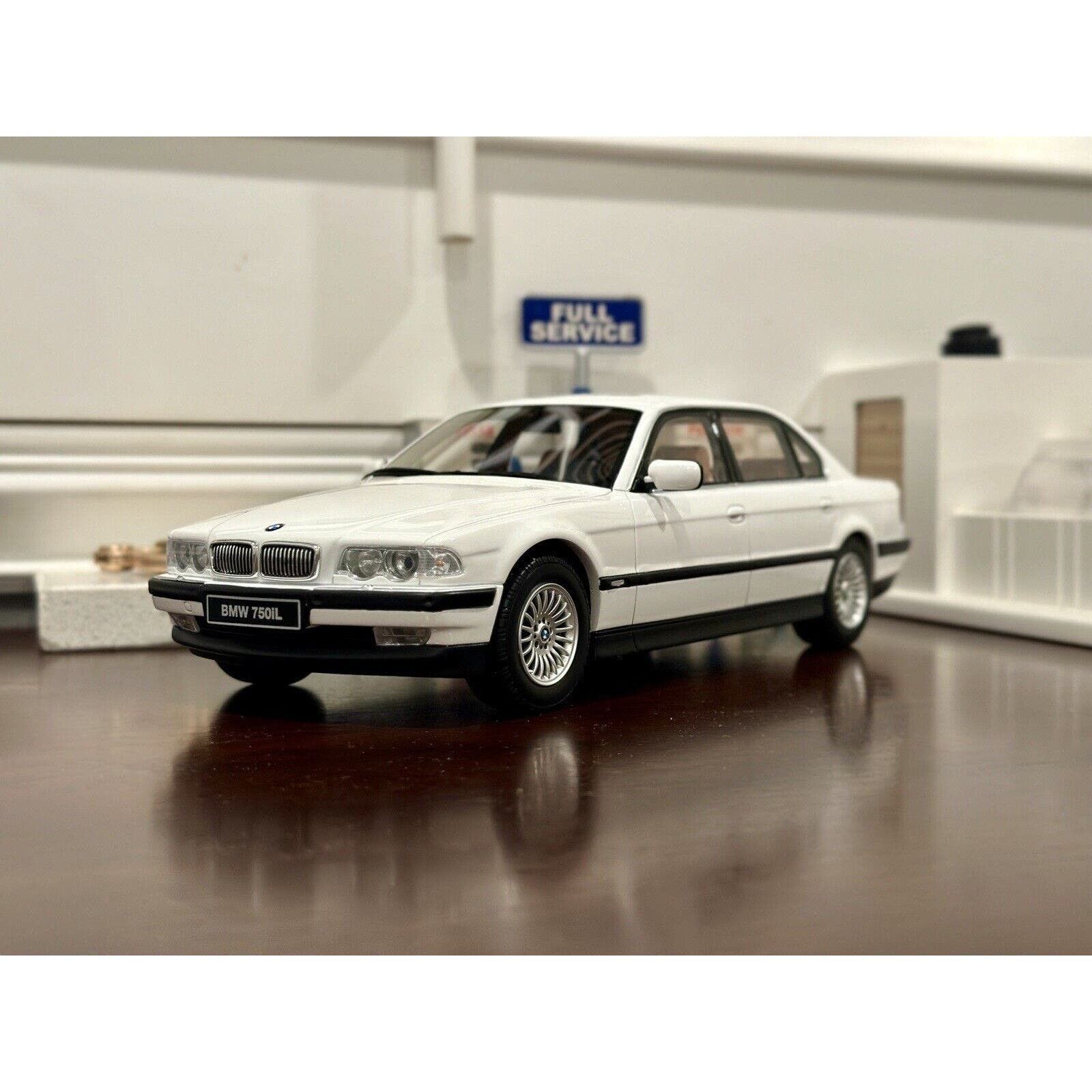 image of Otto Mobile Bmw 750Il White 1/18 (Asia Limited) Super, Men's