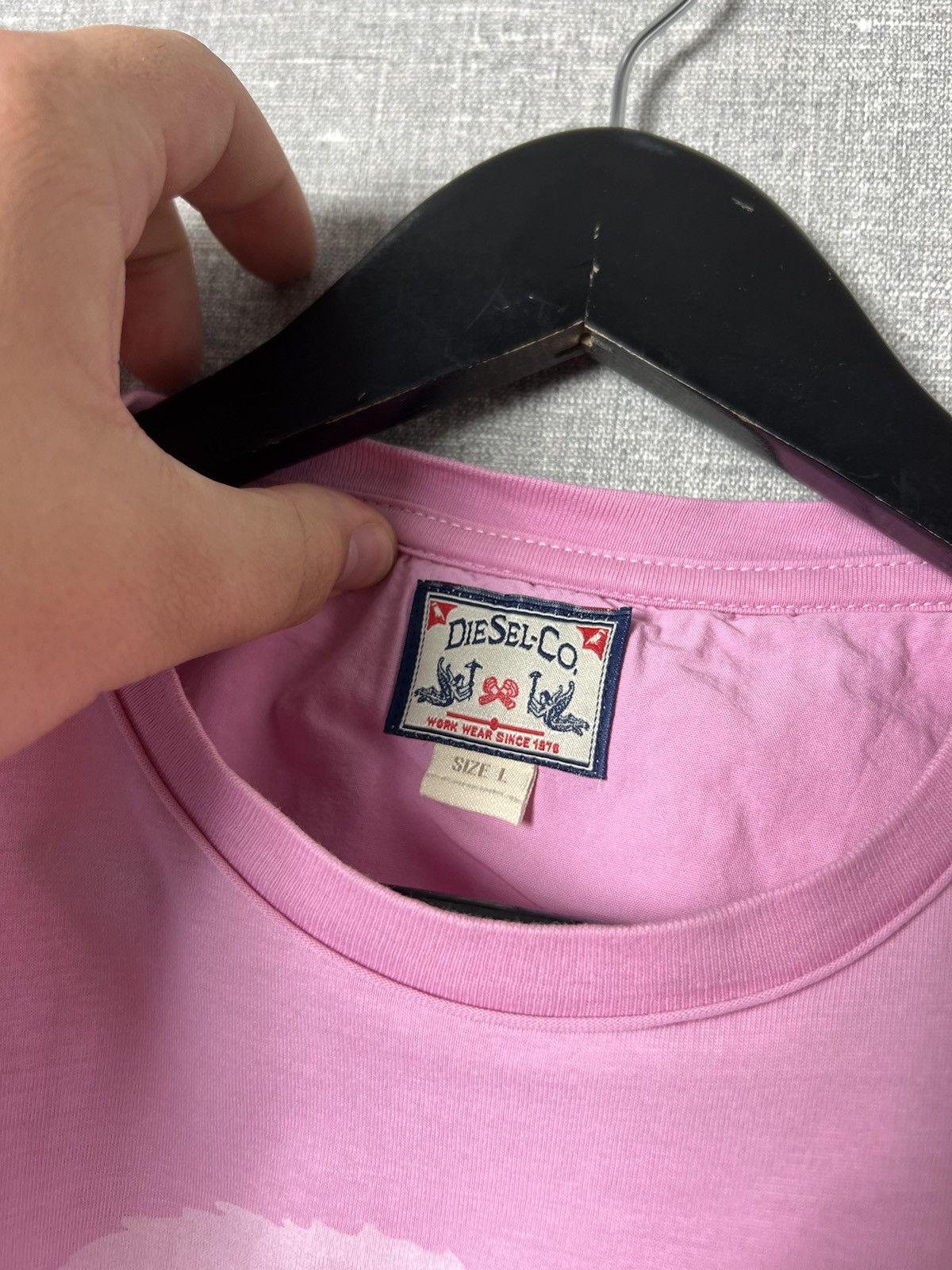 Diesel Rare Vintage Diesel Big Logo Pink Tee Size US L / EU 52-54 / 3 - 7 Thumbnail