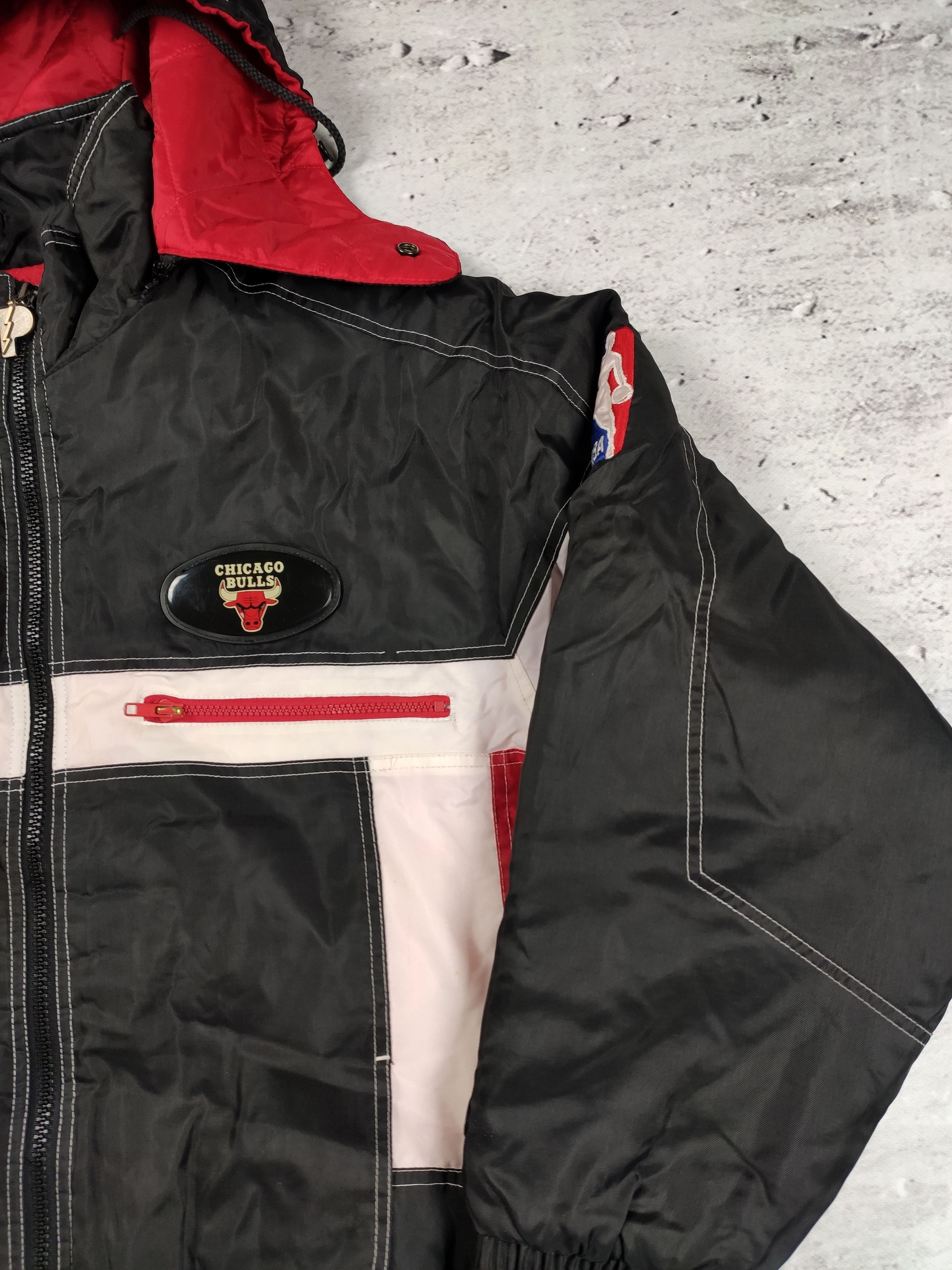 NBA Rare Vintage Chicago Bulls NBA Jacket 90s 80s Size US XL / EU 56 / 4 - 4 Thumbnail