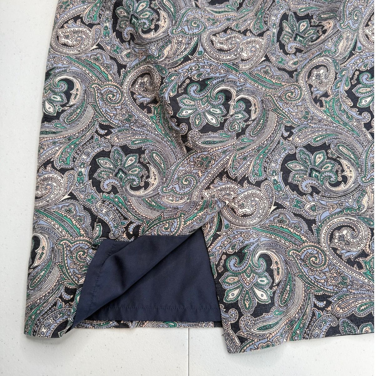 Ann Taylor Ann Taylor Womens Pencil Skirt Paisley Pattern Back Slit Size 27" / US 4 / IT 40 - 3 Thumbnail