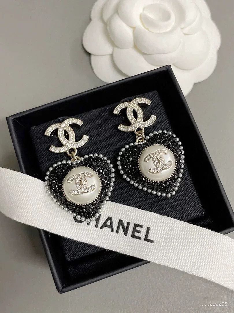 Chanel Chanel 22F Black Diamond Heart Earrings Size ONE SIZE - 1 Thumbnail