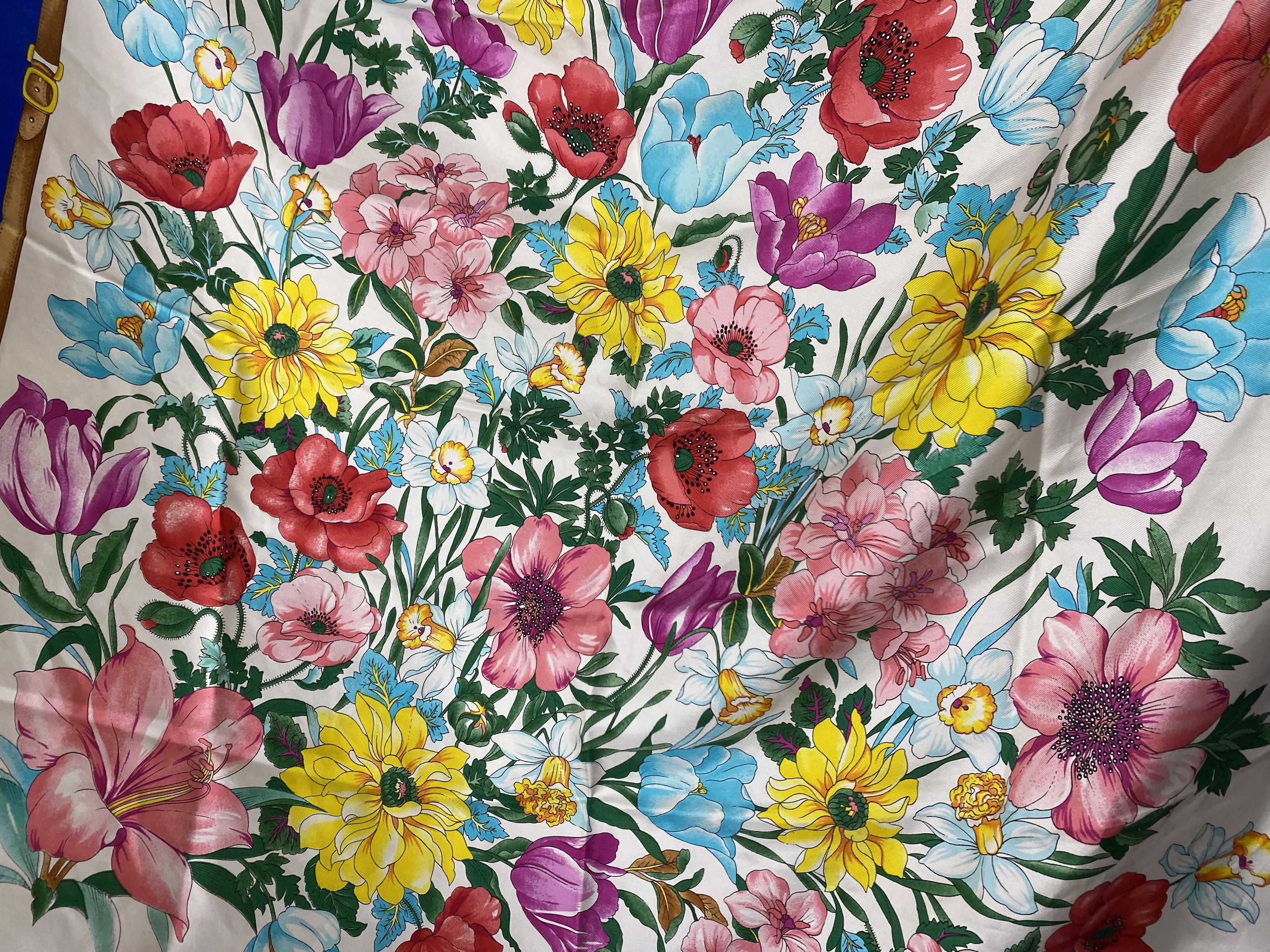 Gucci × Vintage GUCCI ITALY VINTAGE SILK SCARF COMB FLORAL PRINT HAND ROLLED Size ONE SIZE - 3 Thumbnail