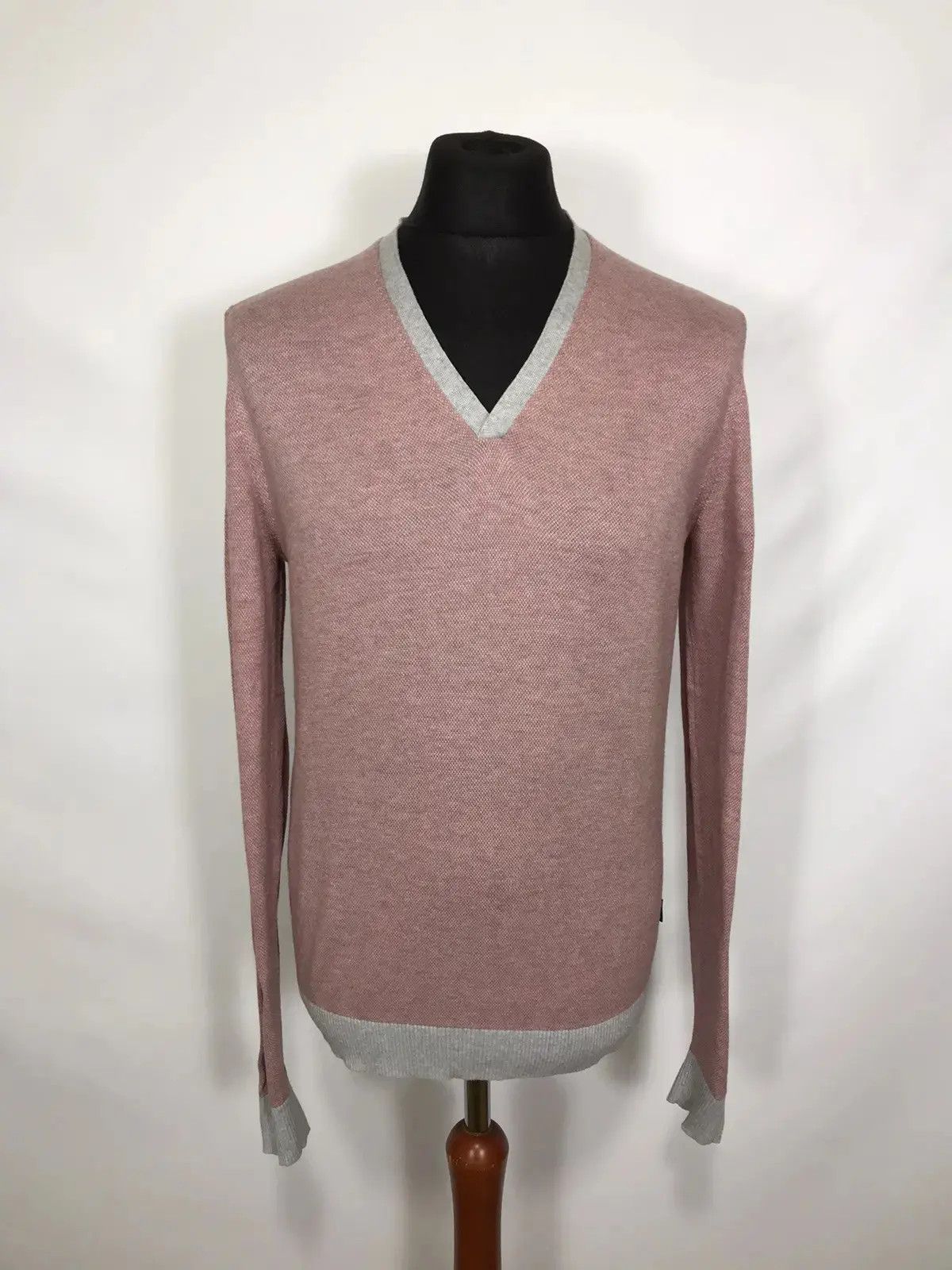 Designer × Hugo Boss Hugo Boss men’s wool v-neck jumper Size US L / EU 52-54 / 3 - 1 Thumbnail