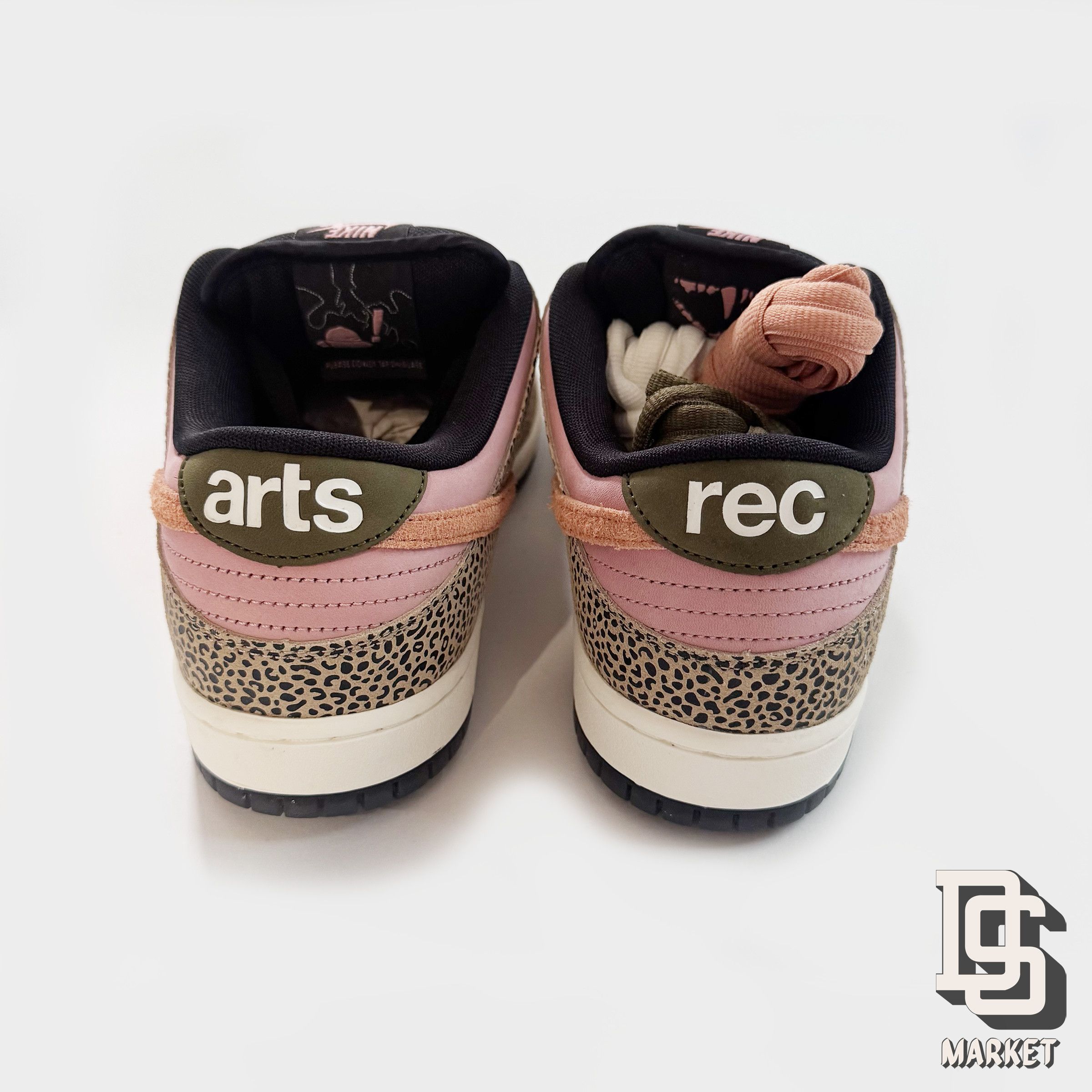 Nike SB DS NIKE SB DUNK LOW PRO QS ARTS REC SAN DIEGO 11 IH3211-200 Size US 11 / EU 44 - 5 Thumbnail