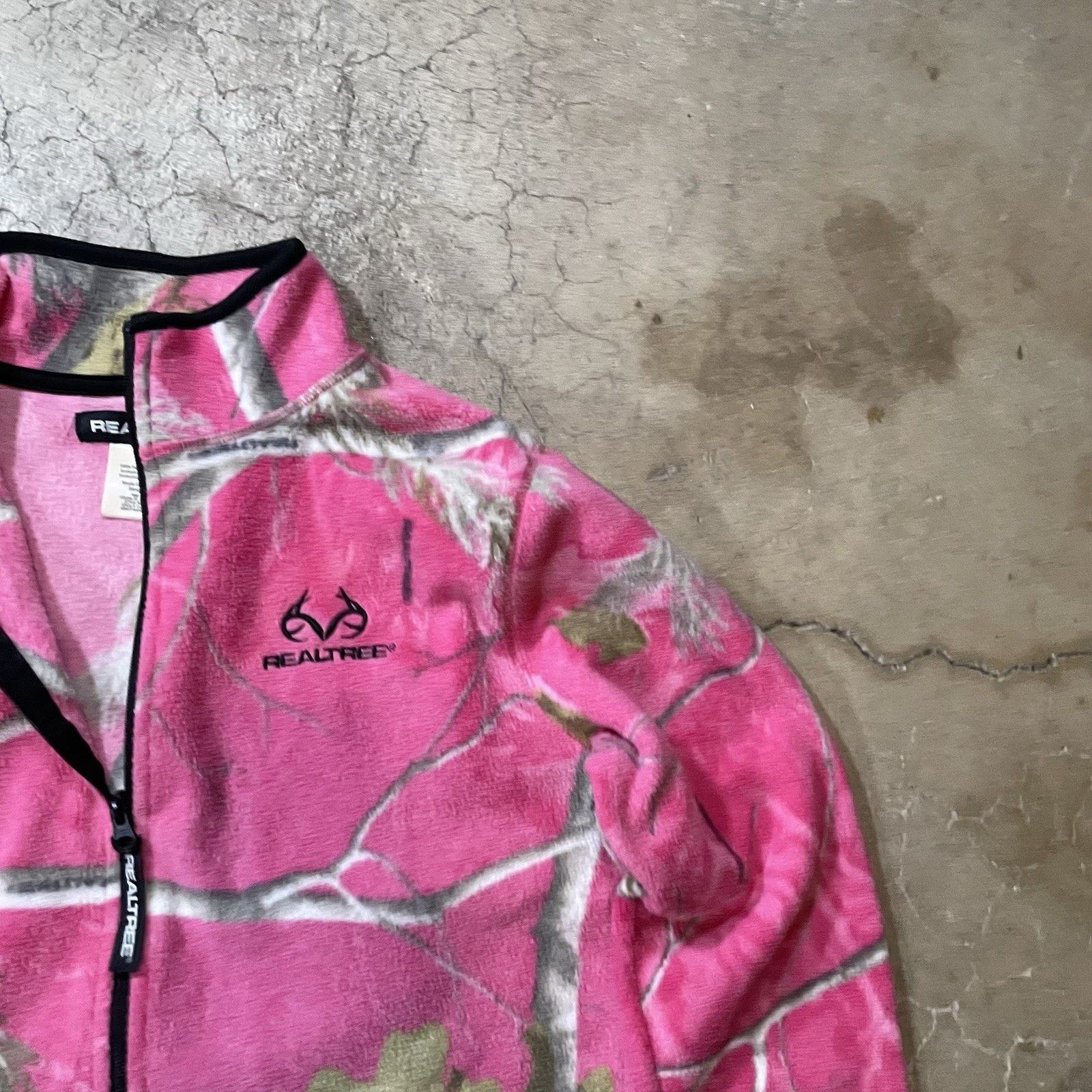 Realtree Realtree Women's Pink Camo Zip Fleece Jacket Realtree Small Size S / US 4 / IT 40 - 2 Thumbnail