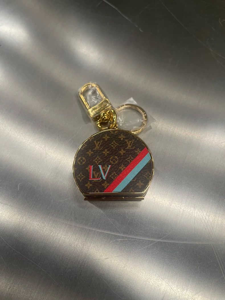 Louis Vuitton Louis Vuitton Classic mini hat box key chain 2501-Nextarrow Size ONE SIZE - 1 Thumbnail