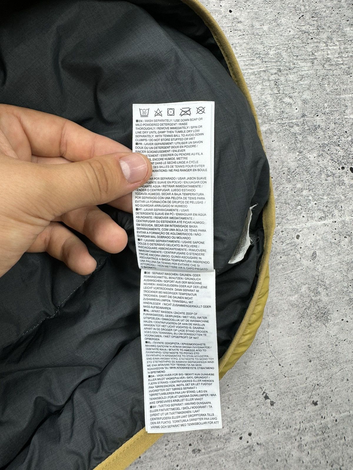 Nike Vintage Nike Y2K Style 90’s 700 Down Puffer Down Casual Vest Size US L / EU 52-54 / 3 - 17 Thumbnail