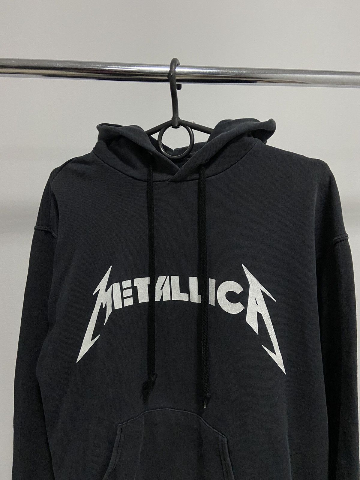 Band Tees × Metallica × Vintage Metallica hoodie big print guitar 🎸 vintage rock band tee Size US S / EU 44-46 / 1 - 3 Thumbnail