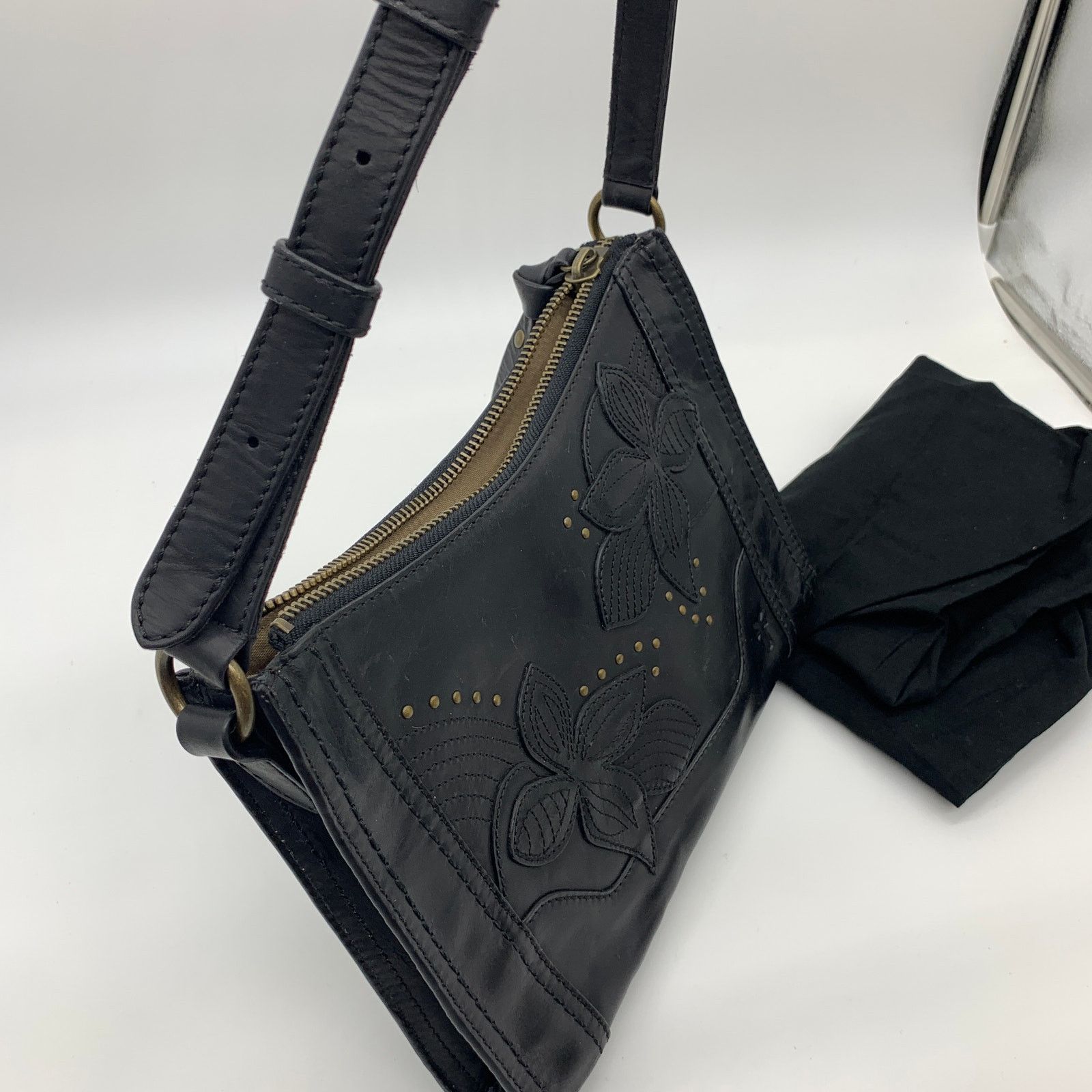 Frye Frye Leather Handbags Studded Floral Zip Crossbody Black Size ONE SIZE - 9 Thumbnail