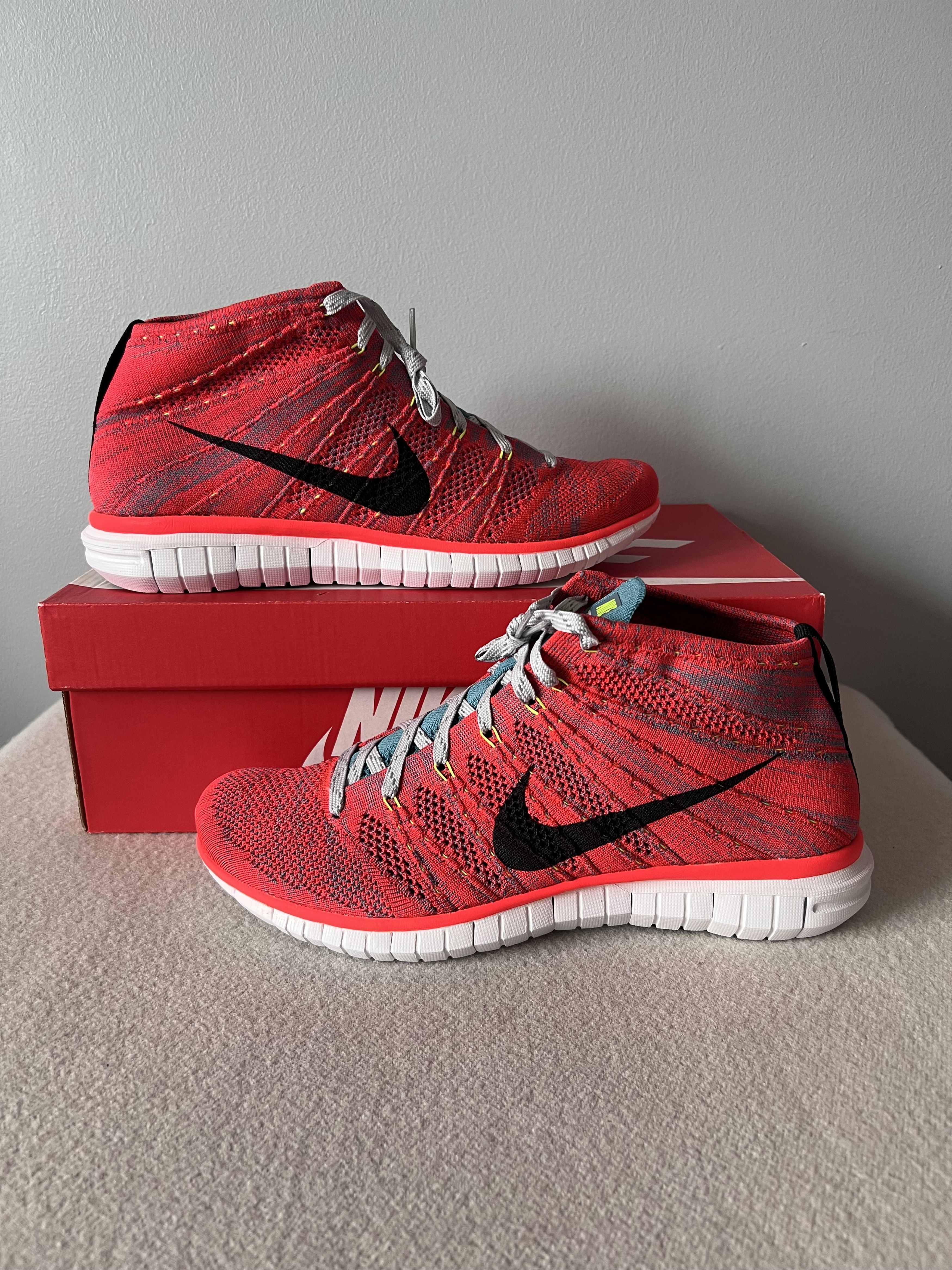 Nike Nike Free Flyknit Chukka in Bright Crimson Red Size US 10 / EU 43 - 2 Thumbnail