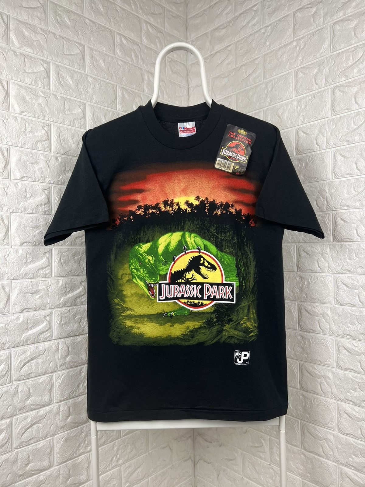 Vintage 90s Jurrasic Park Tshirt Copyright 1993 U.C.S Amblin