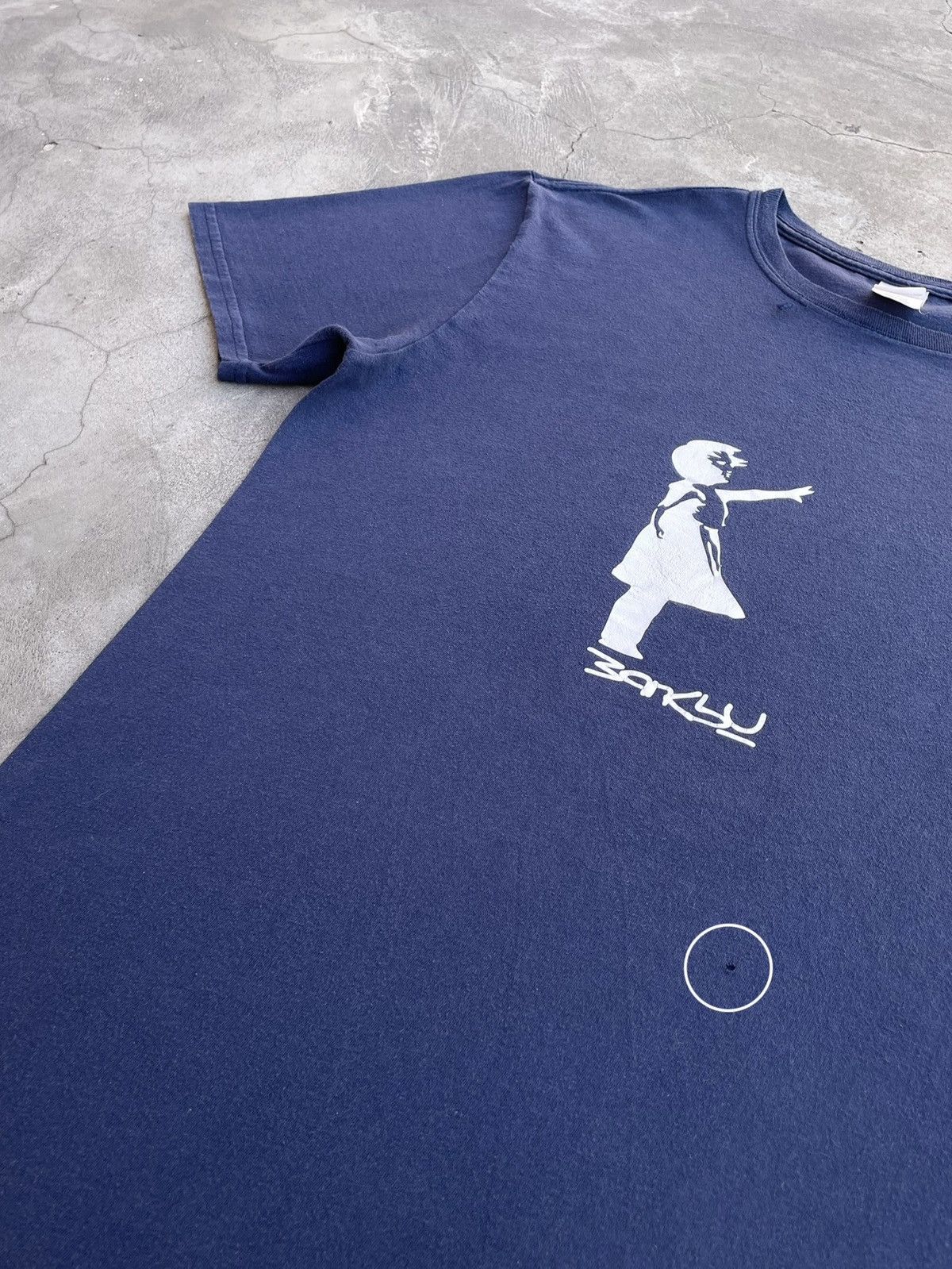Gildan Banksy’s Girl w/ Balloon, Unknown Version. A T-Shirt Size US L / EU 52-54 / 3 - 7 Thumbnail