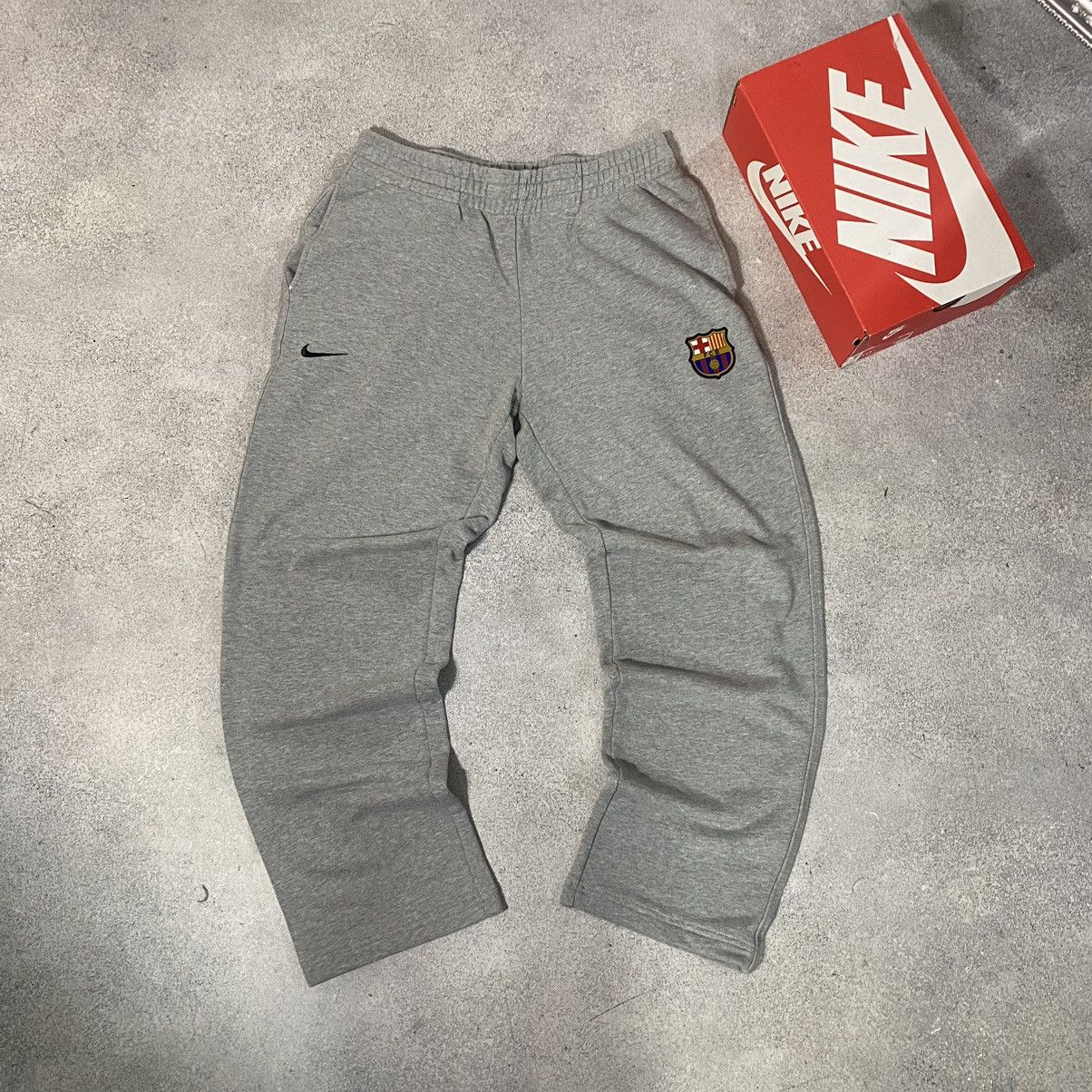 Nike Vintage Nike Barcelona Pants Size US 32 / EU 48 - 1 Thumbnail