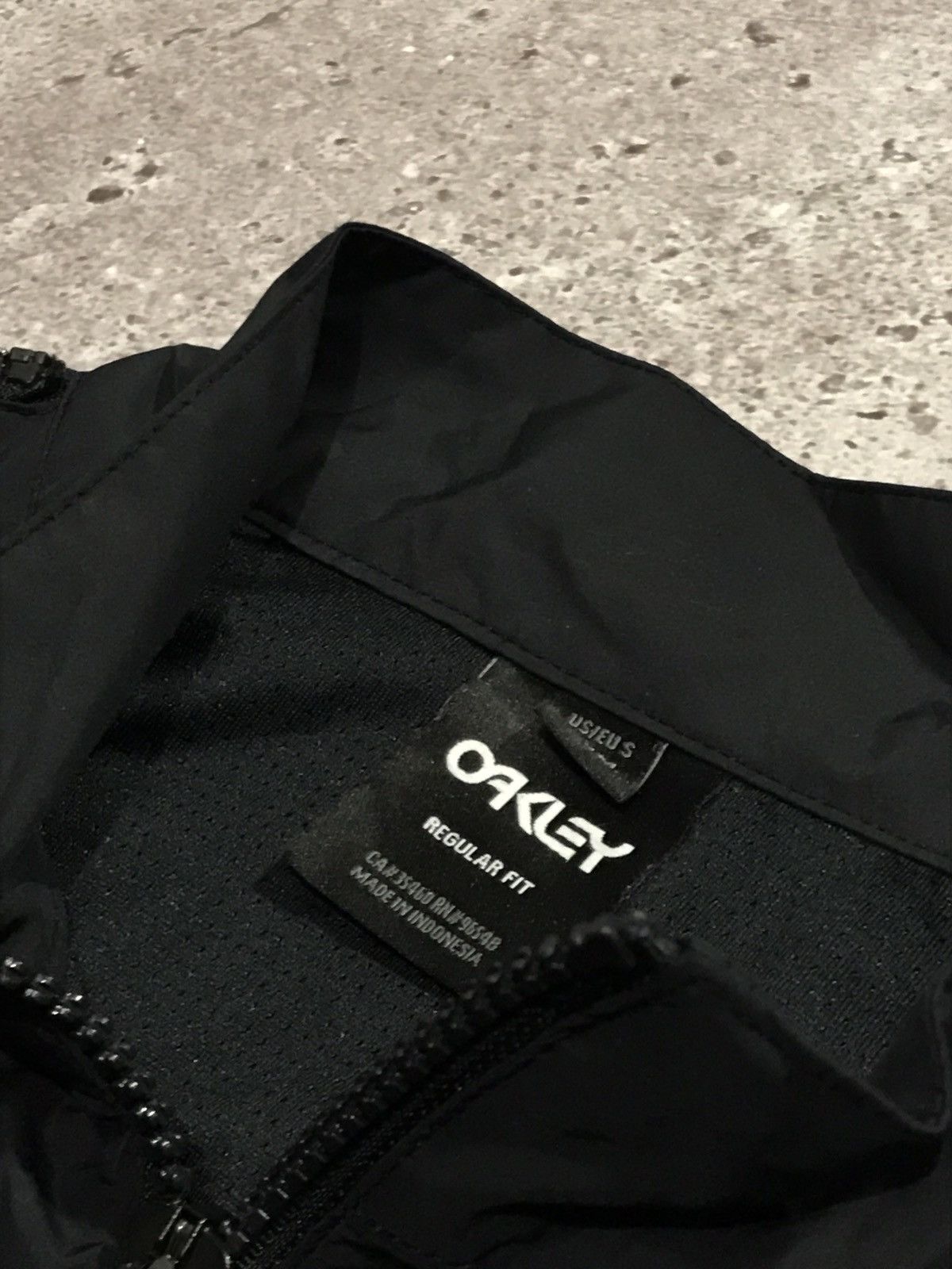 Oakley × Vintage Vintage Light Jacket Oakley Nylon Zip Bomber Jacket Black S Size US S / EU 44-46 / 1 - 9 Thumbnail