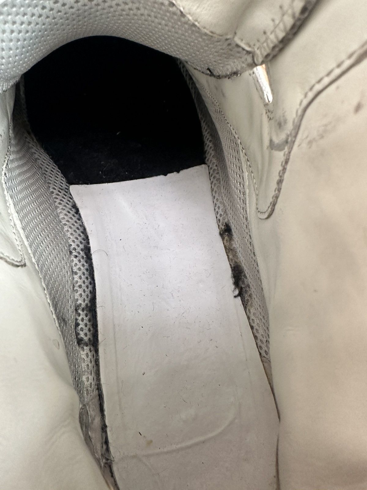 Louis Vuitton Louis Vuitton White Leather 4 Straps Boxing Sneaks Size US 11 / EU 44 - 23 Thumbnail