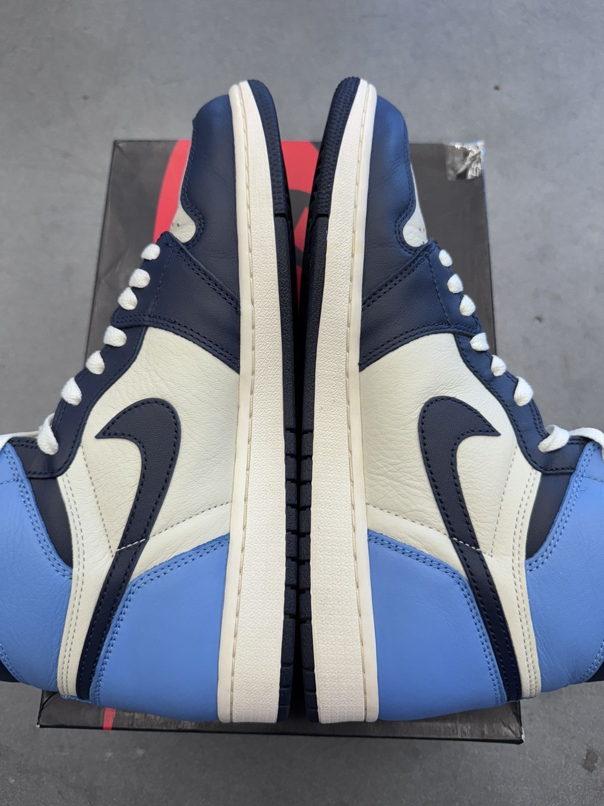 Jordan Brand 2019 Jordan 1 Retro High Obsidian Size US 10.5 / EU 43-44 - 3 Thumbnail