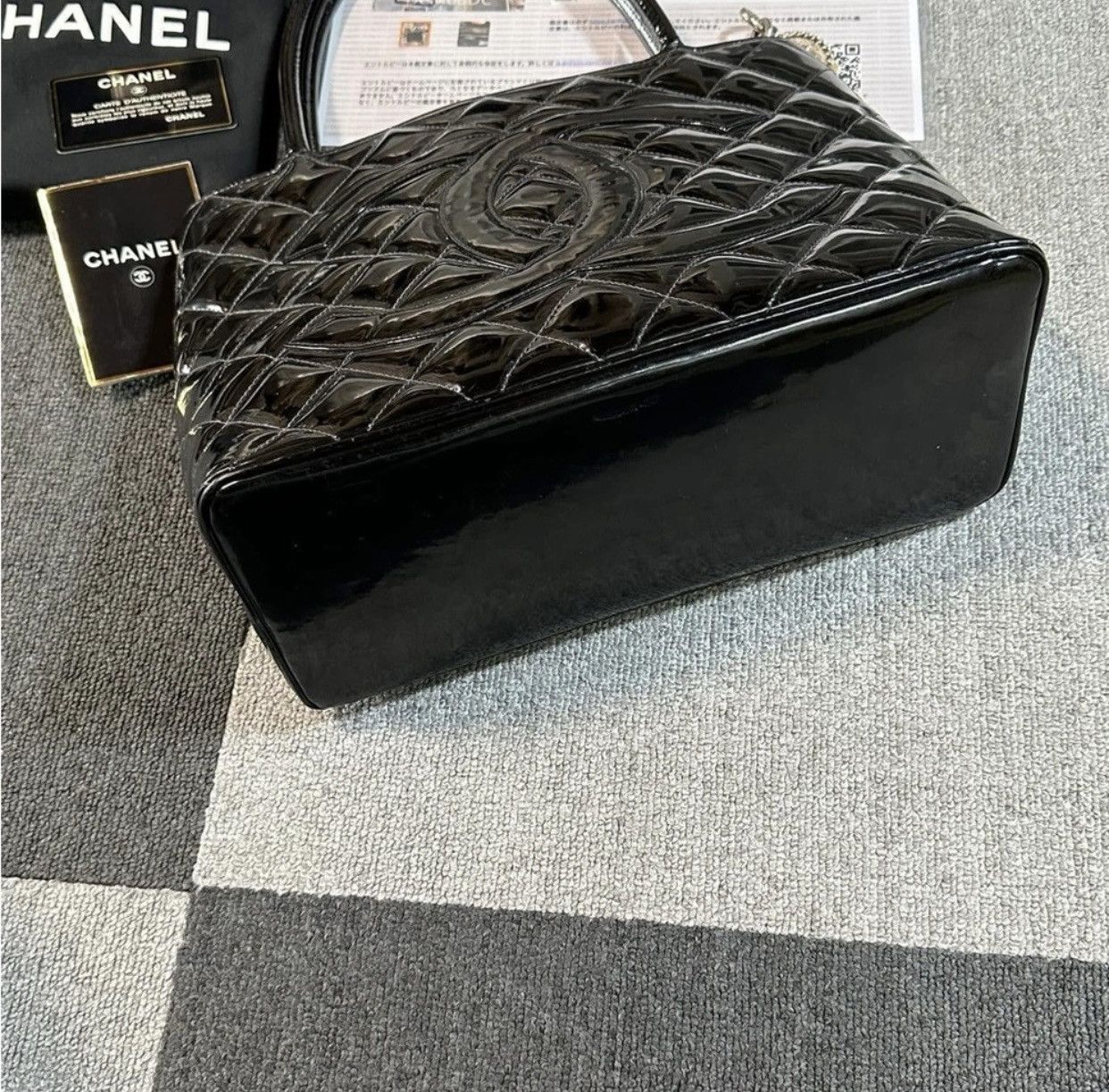 Chanel Chanel Medallion Black Patent Leather Tote Bag Size ONE SIZE - 2 Thumbnail