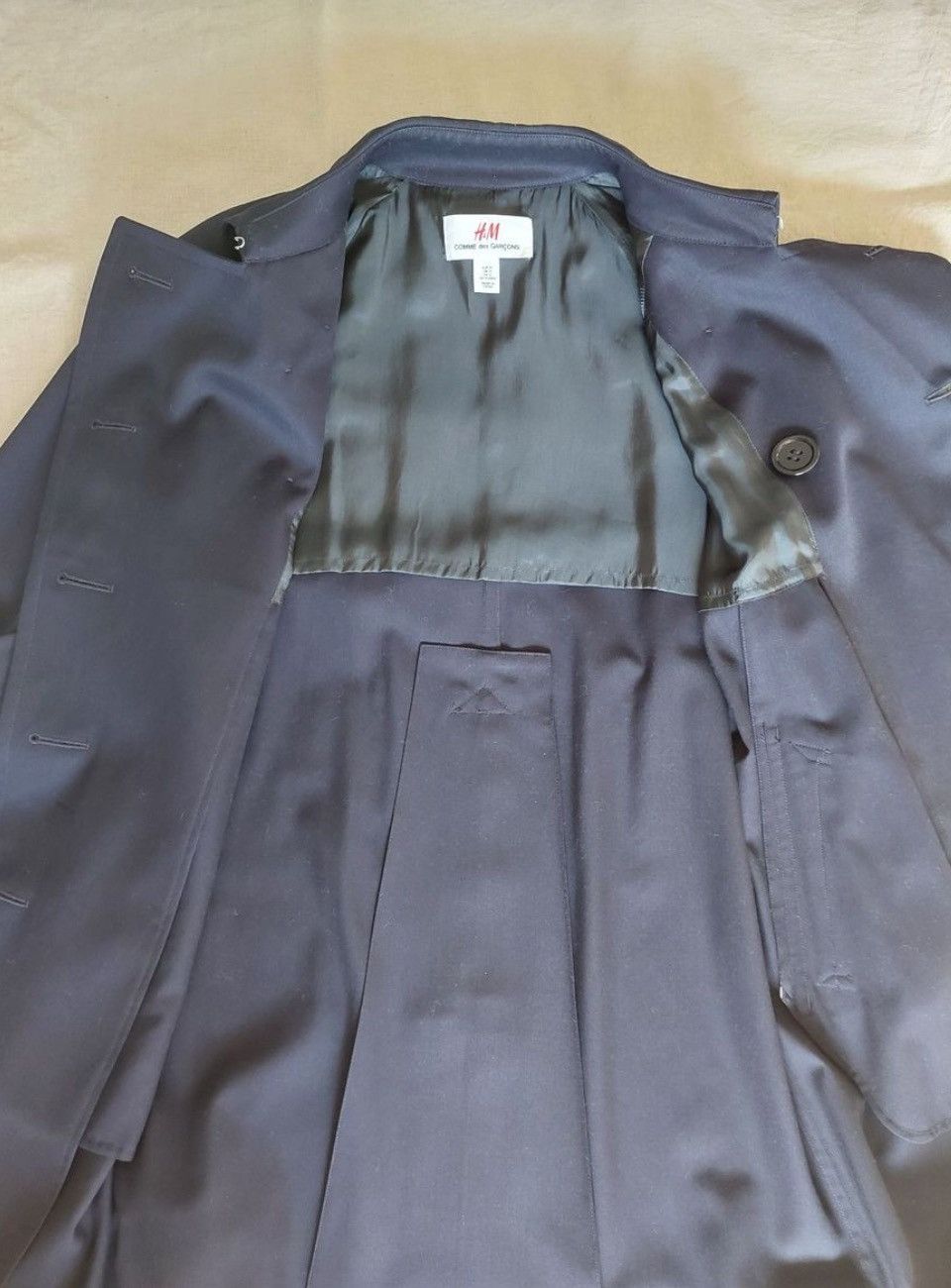 Comme des Garcons × H&M Trench Coat With Large Satin Buttons and Belt. Size S / US 4 / IT 40 - 4 Thumbnail