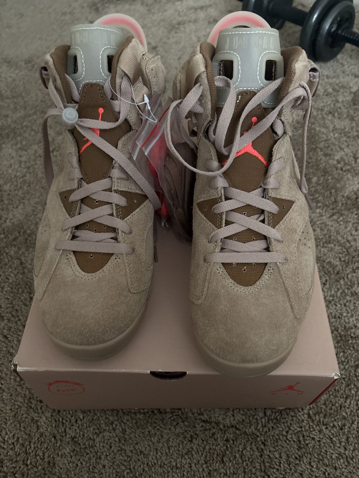 Jordan Brand × Travis Scott Travis Scott British khaki Size US 10.5 / EU 43-44 - 6 Thumbnail