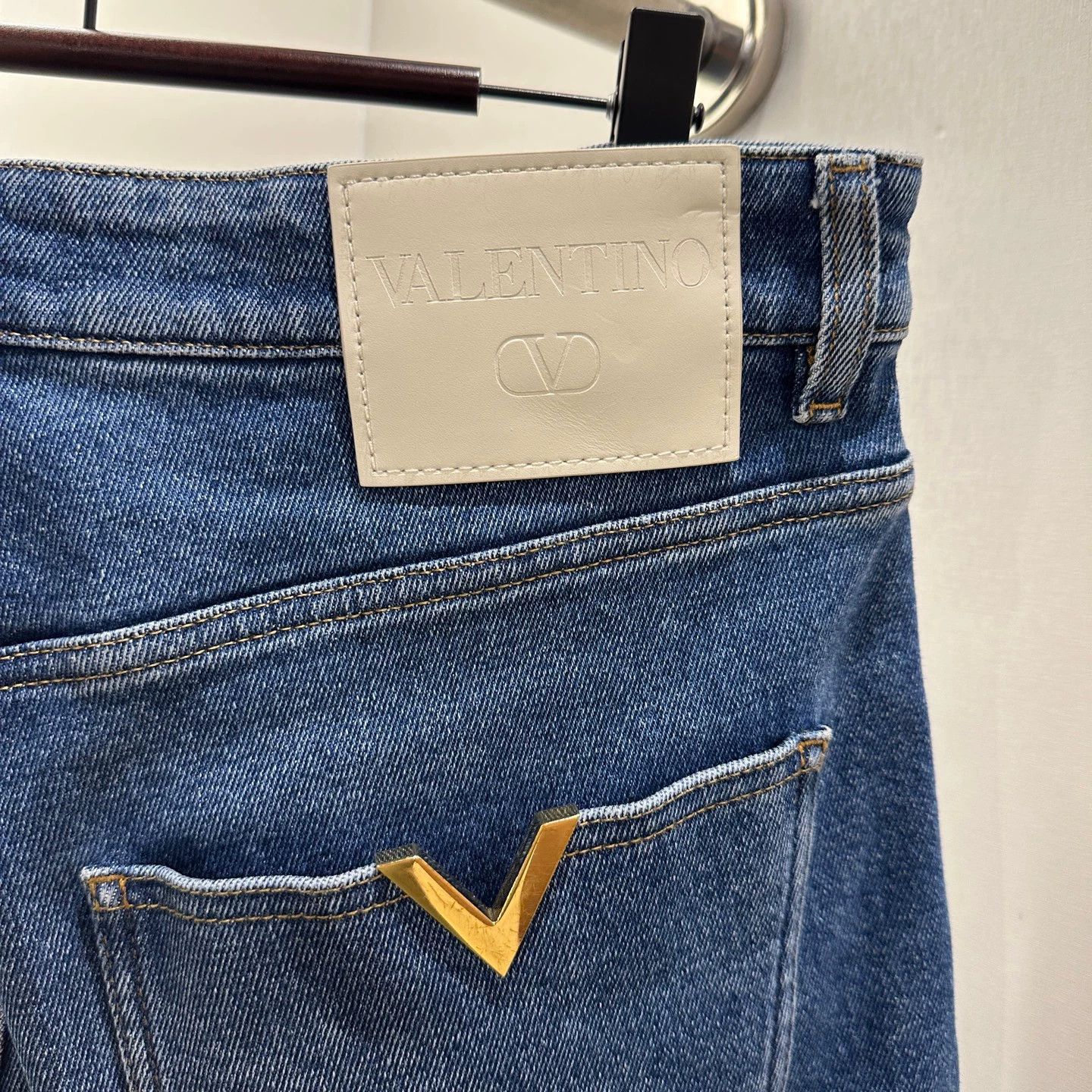 Valentino Valentino May491 White Leather Logo 27 Denim Shorts Size US 27 - 6 Thumbnail