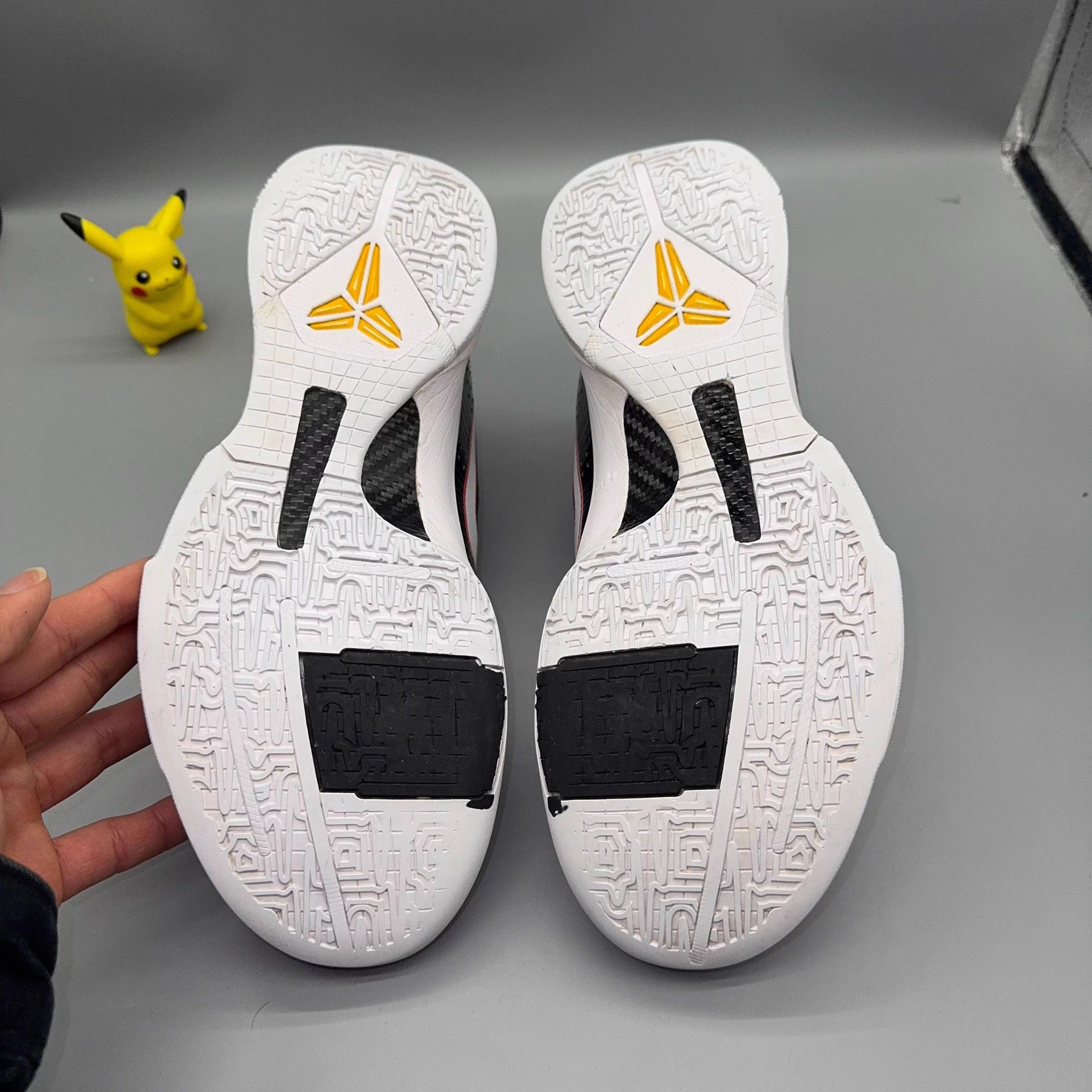 Nike Nike Kobe 5 White Dragon Black/White 42 Size US 9 / EU 42 - 4 Thumbnail