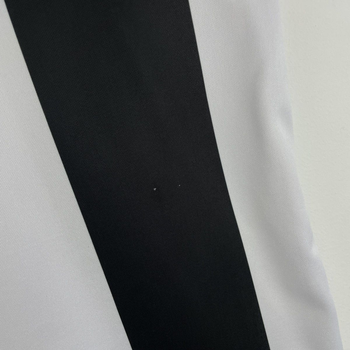 Vintage Newcastle United Retro Score Draw Home Jersey Shirt 1982 Size US L / EU 52-54 / 3 - 6 Thumbnail