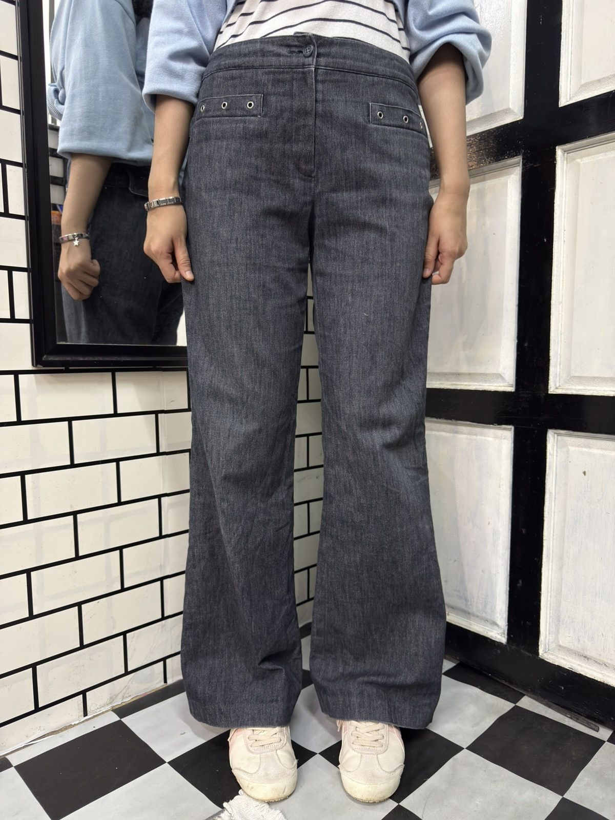 Japanese Brand Vintage Japanese Brand Wide Leg Buckle Back Jeans Size 28" / US 6 / IT 42 - 1 Thumbnail