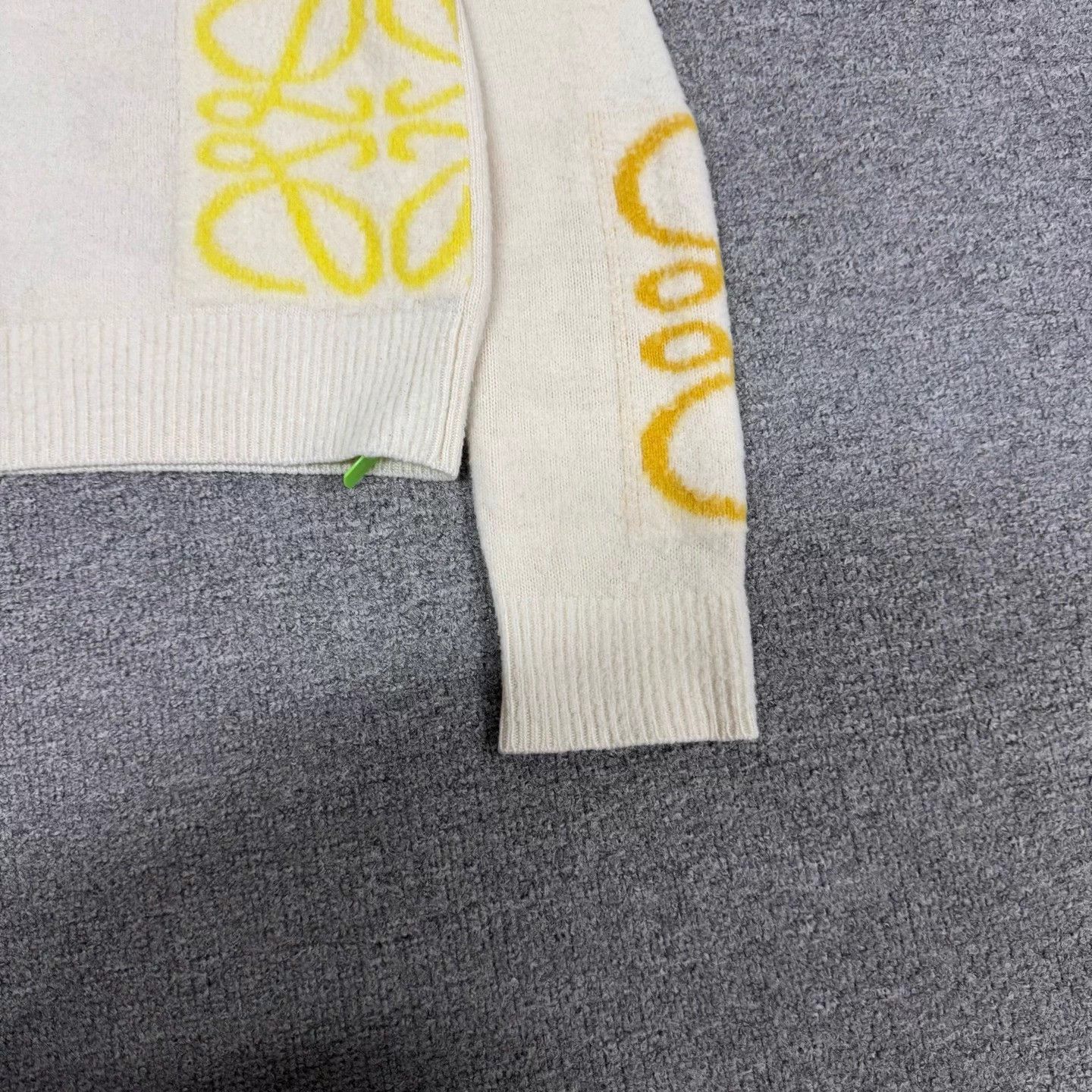 Loewe LOEWE allover large logo sweater 97 new XS women's Size XS / US 0-2 / IT 36-38 - 4 Thumbnail