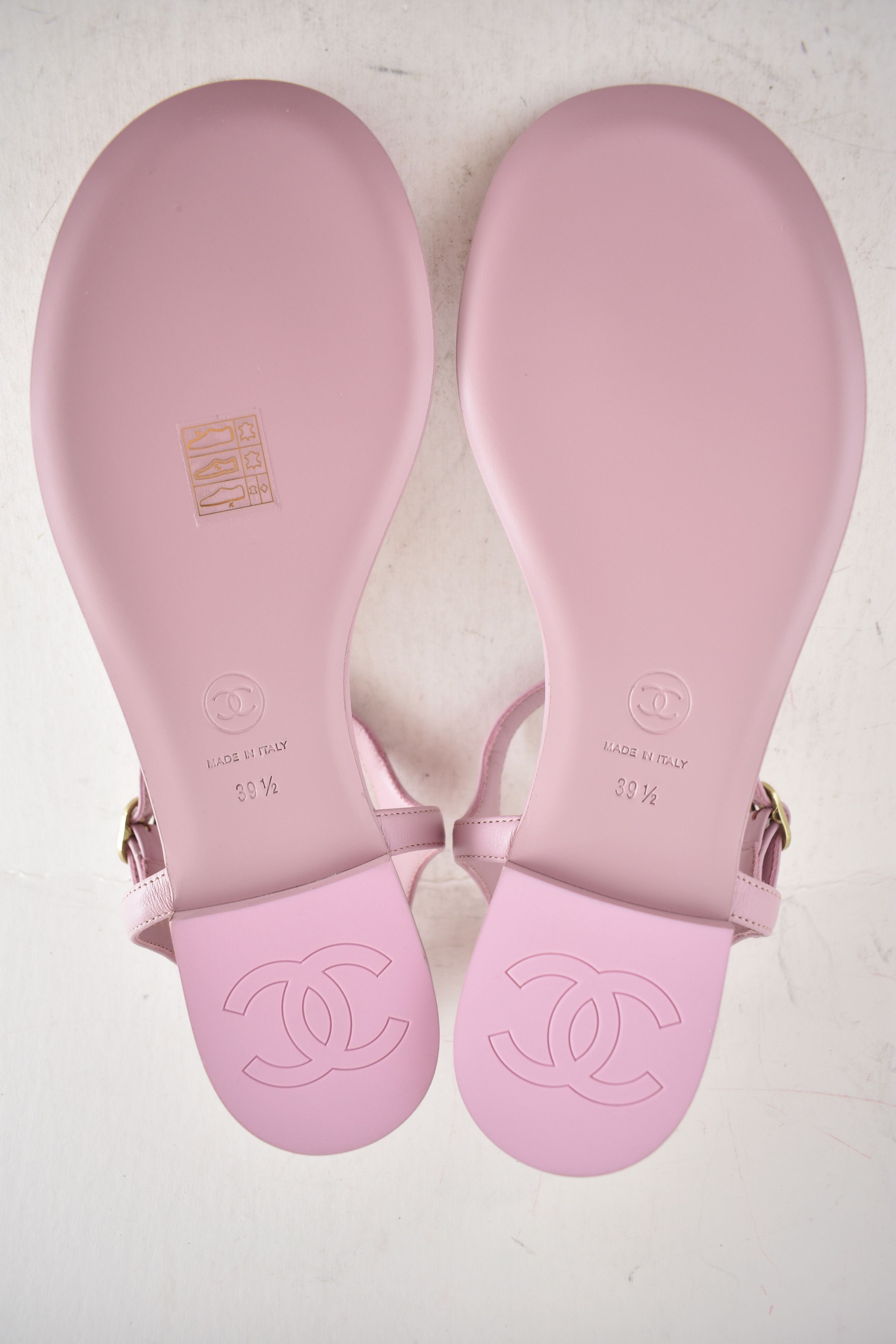Chanel Chanel 24B Lilac Pink Gold CC Logo Flat Thong Sandal 39.5 Size US 9.5 / IT 39.5 - 18 Thumbnail