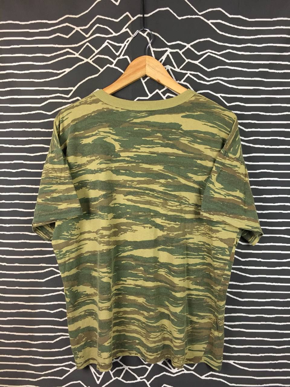 Vintage Vtg Tiger Stripe Camouflage Military Style Boxy Fit Tee Size US XL / EU 56 / 4 - 6 Thumbnail