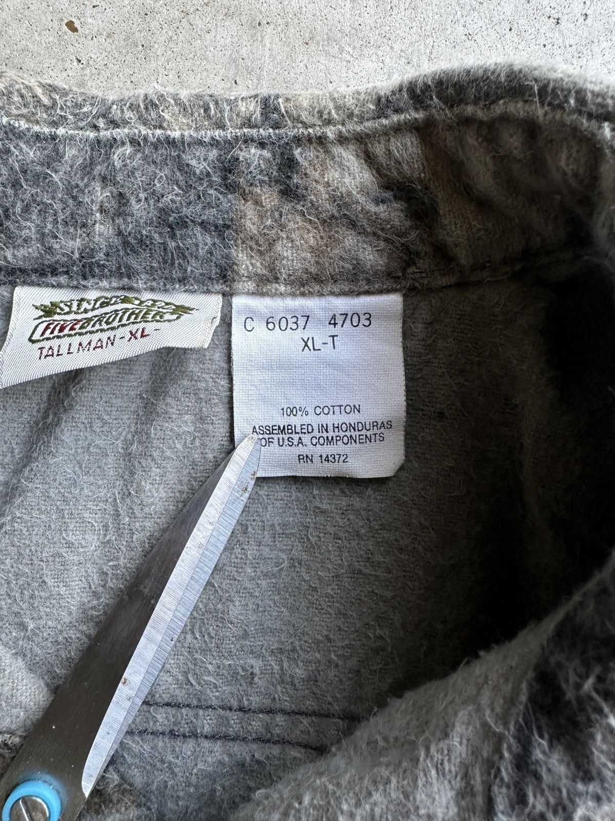 FiveBrother Vintage 90s Five Brothers Camo Button Up Flannel Shacket Size US XL / EU 56 / 4 - 5 Thumbnail