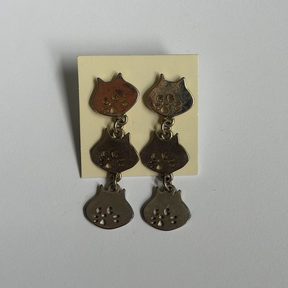 Ne-Net Ne-net Nya cat gold dangle drop earrings Size ONE SIZE - 1 Thumbnail