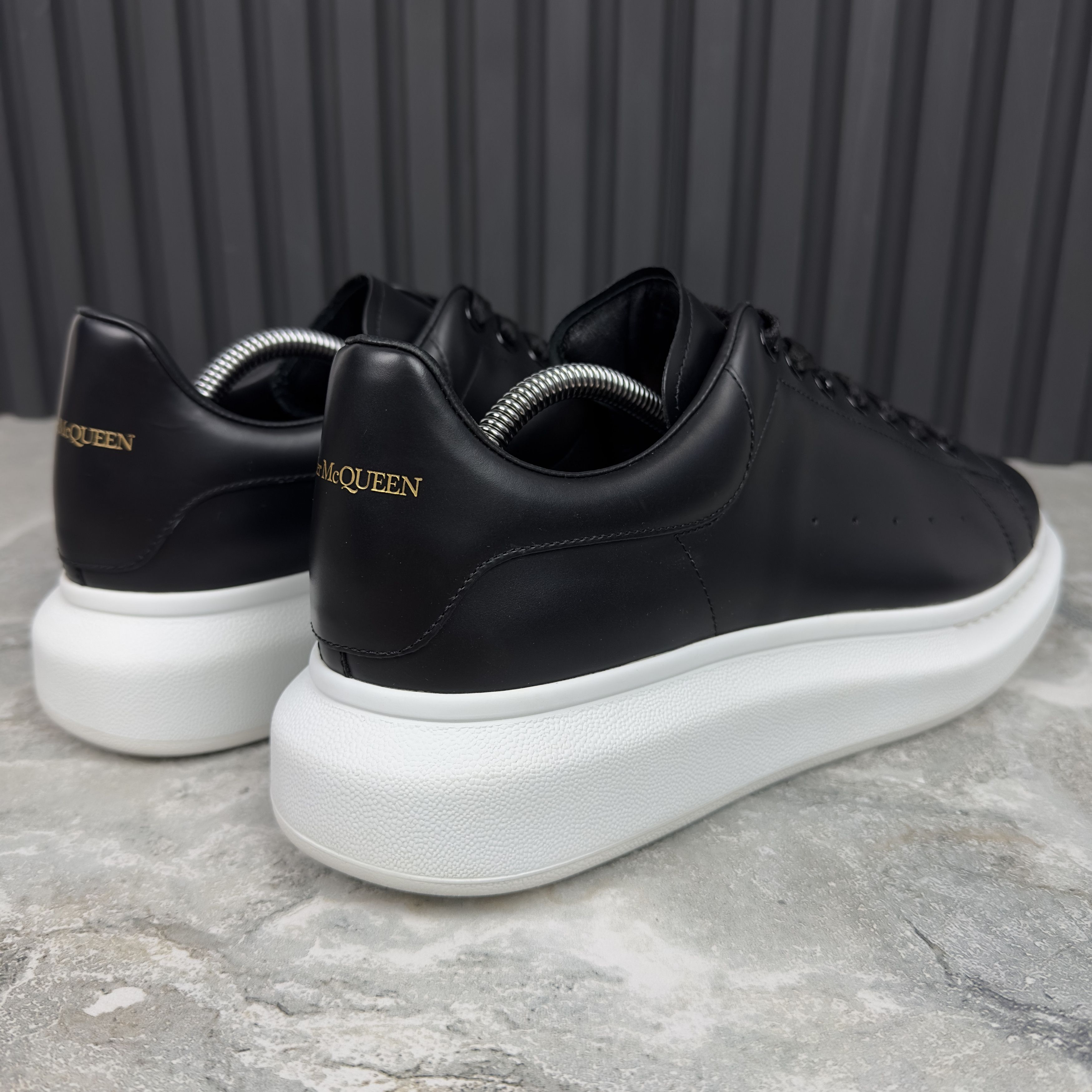 Alexander McQueen Alexander McQUEEN Sneakers Leather Size US 11 / EU 44 - 16 Thumbnail