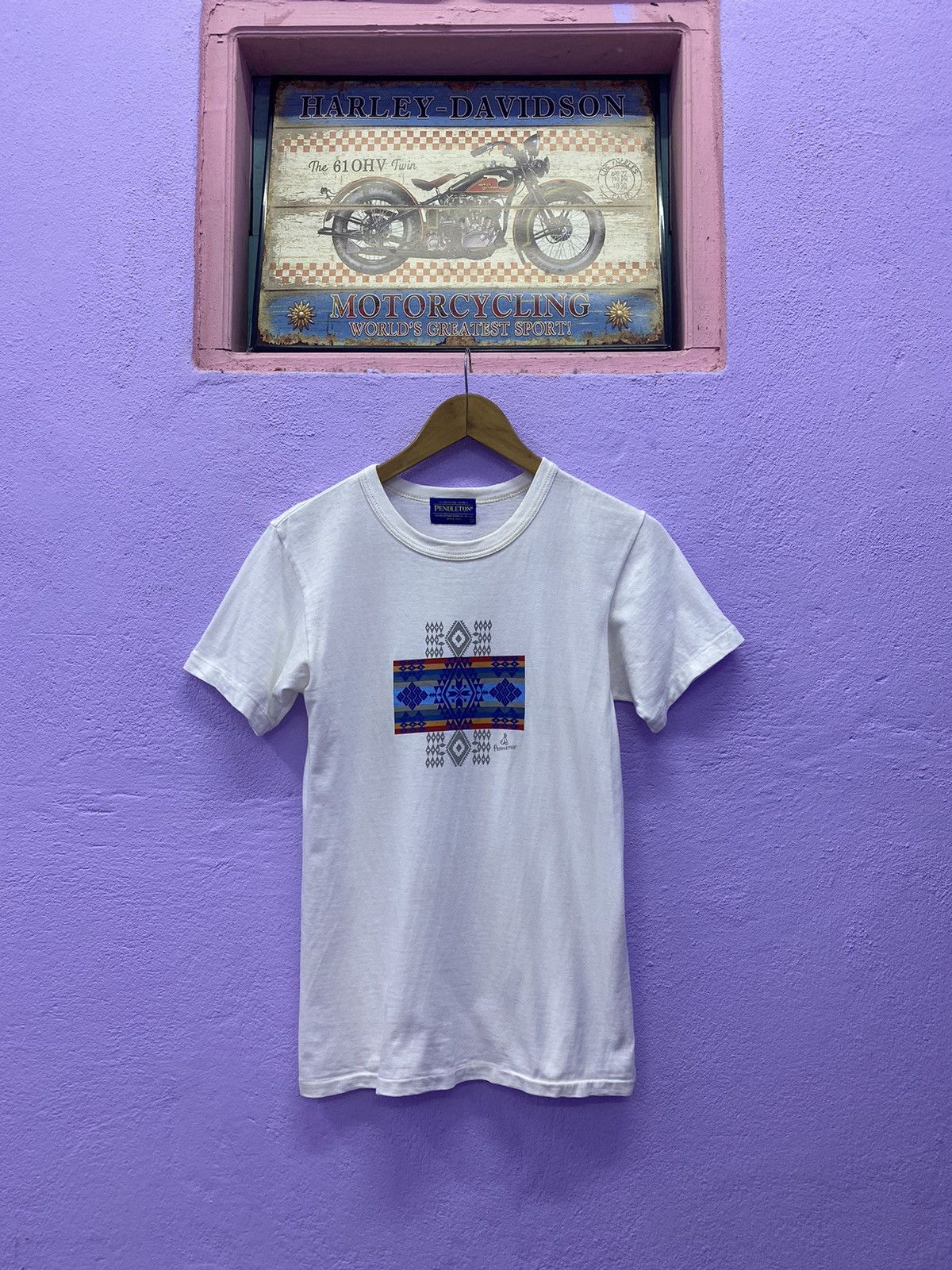 Vintage Pendleton Art Design White Tee