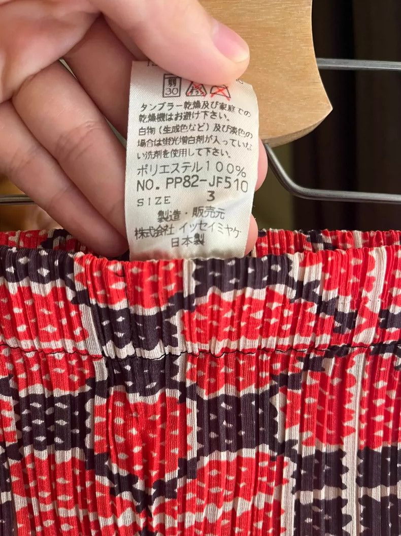 Issey Miyake Issey Miyake size:3 Red vintage four-leaf clover shorts Size 23" - 3 Thumbnail