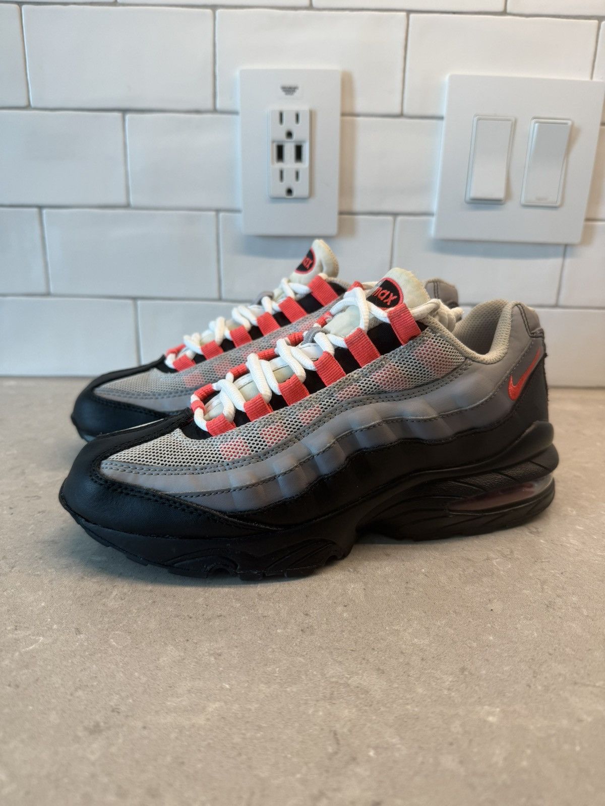 Nike Size 5.5 - Nike Air Max 1 OG Solar Red Size US 5.5 / EU 38 - 2 Thumbnail